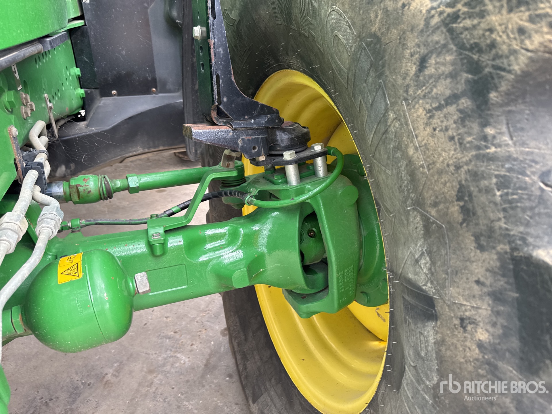 2018 John Deere 6215R
