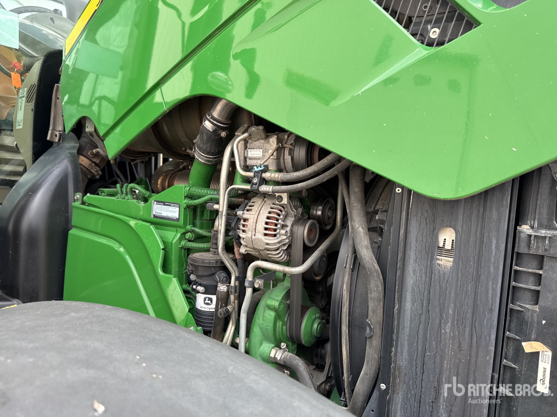 2018 John Deere 6215R