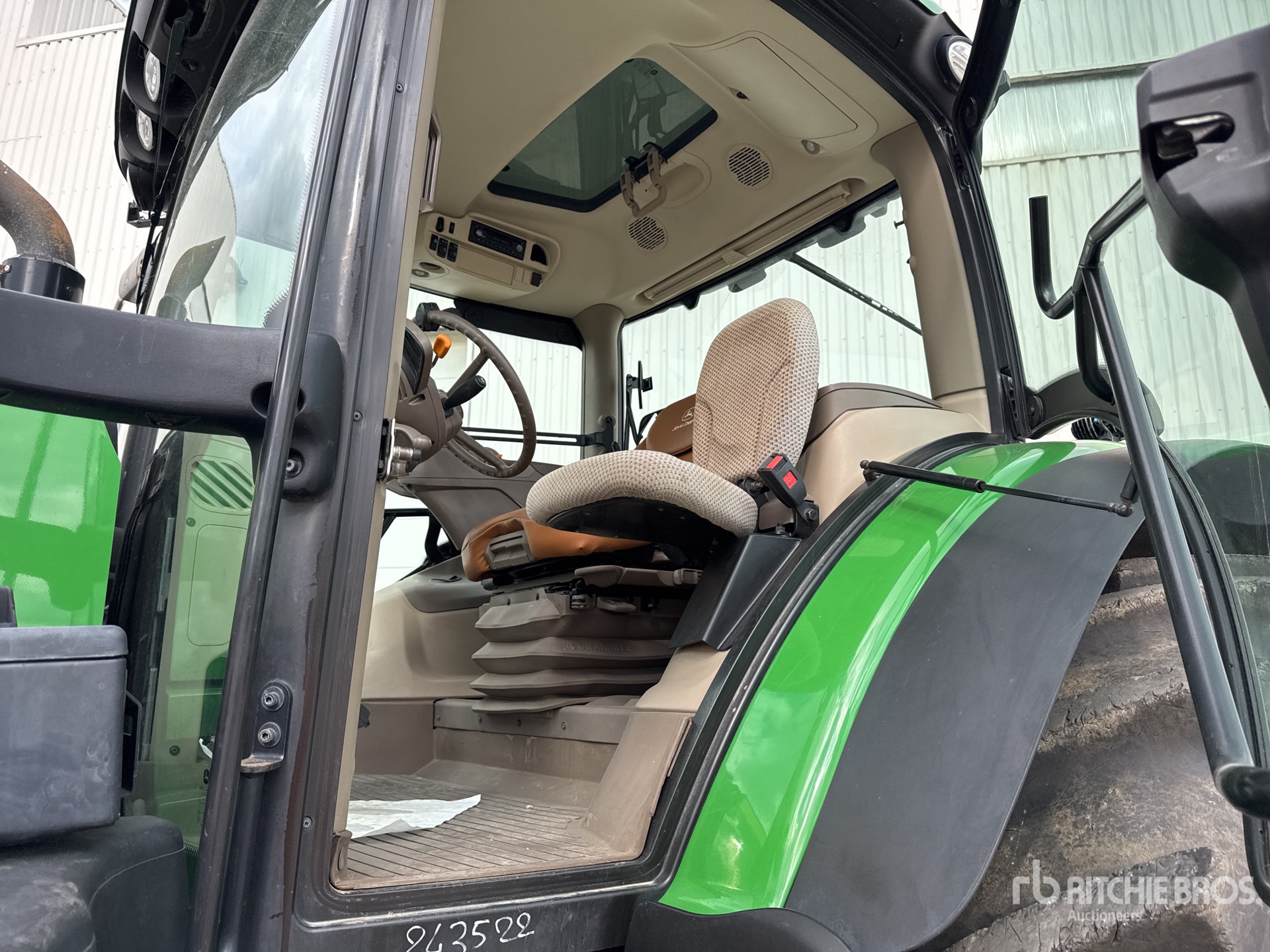 2018 John Deere 6215R