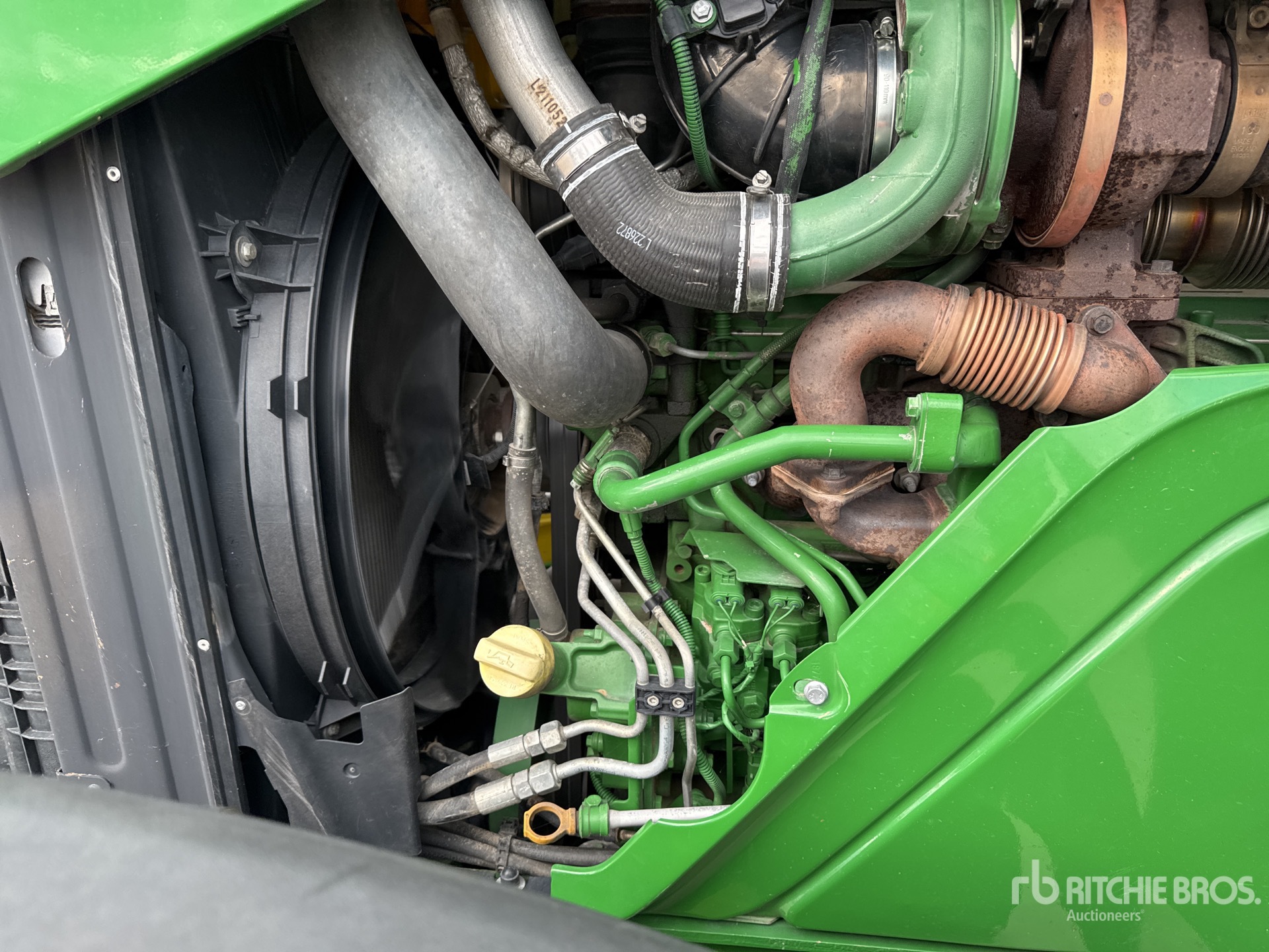 2018 John Deere 6215R