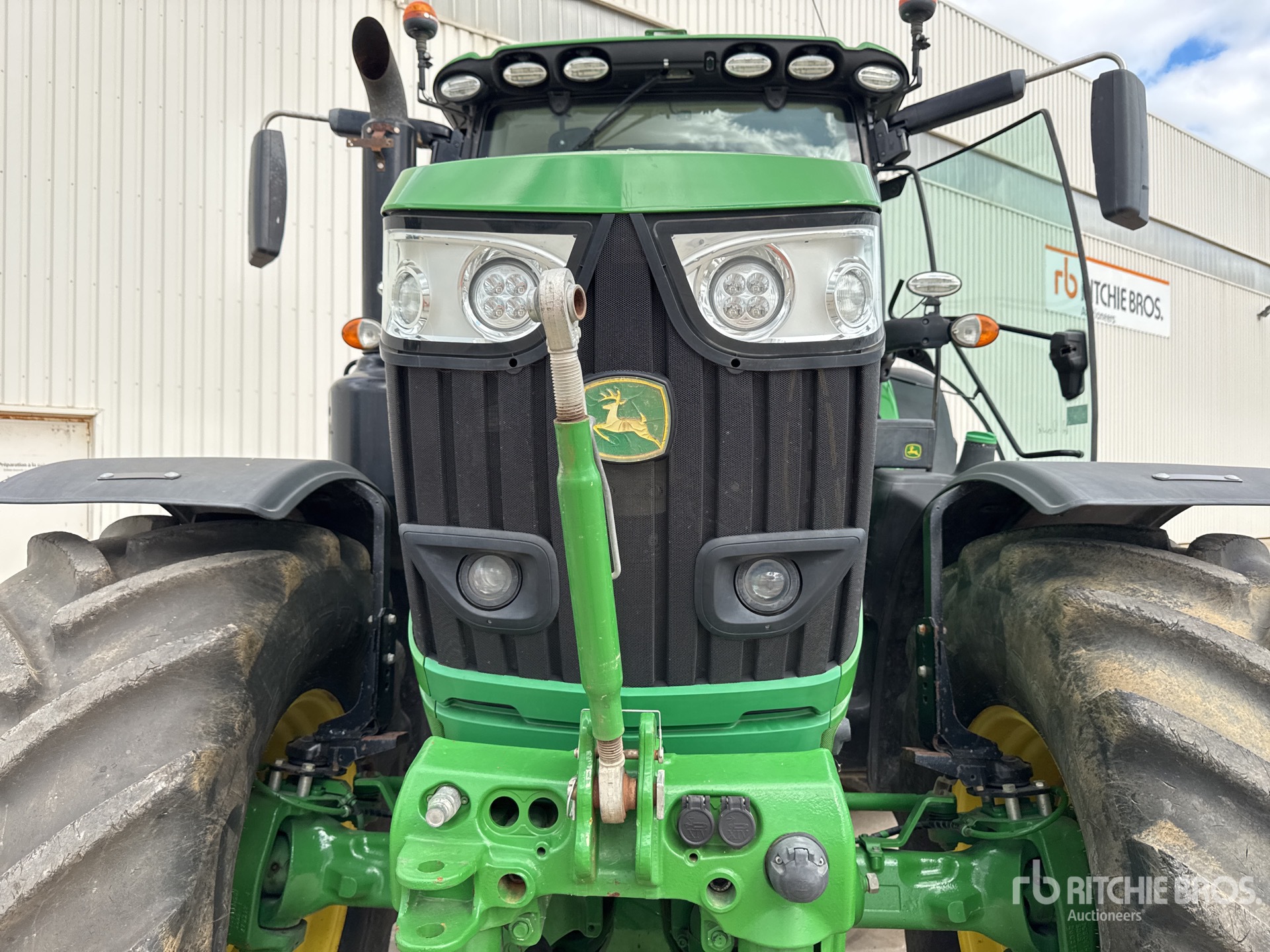 2018 John Deere 6215R