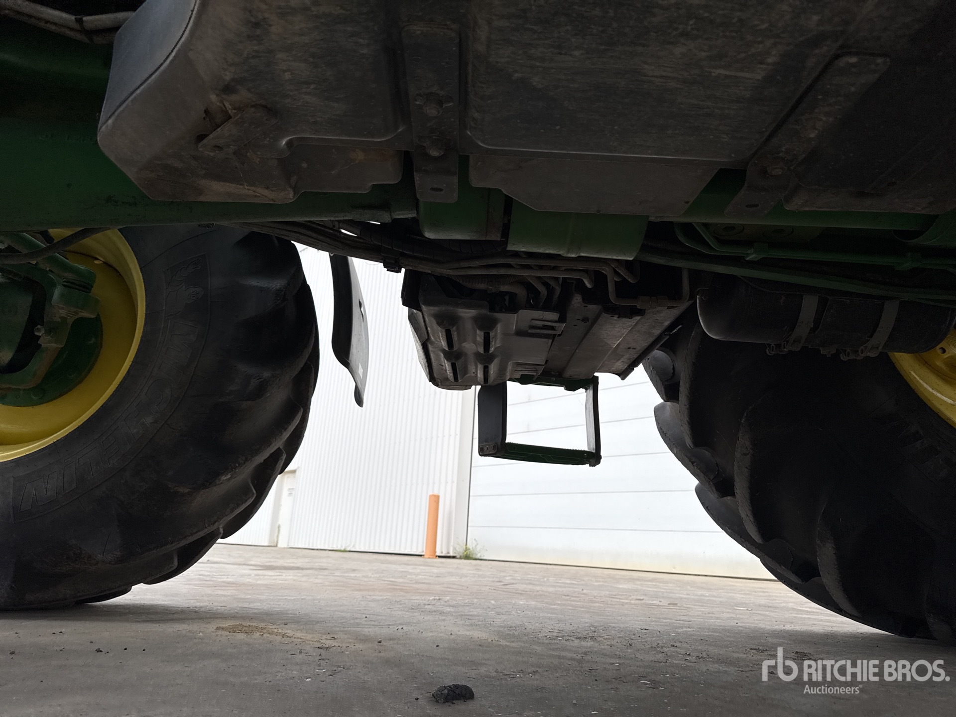 2018 John Deere 6215R
