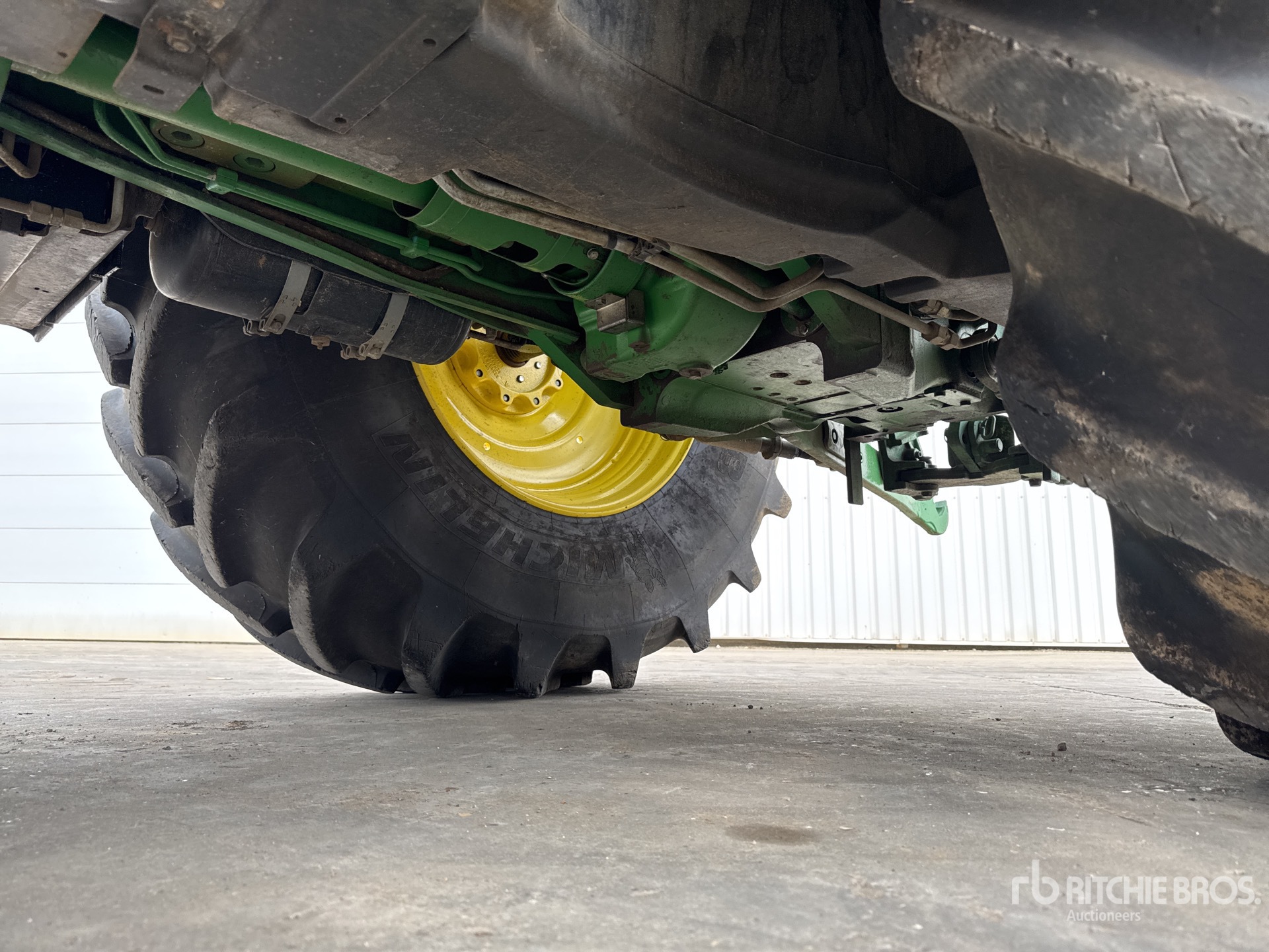 2018 John Deere 6215R