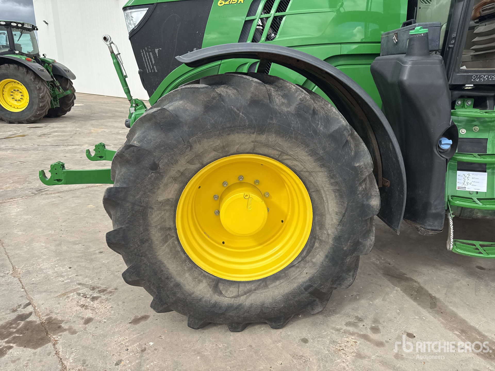 2018 John Deere 6215R