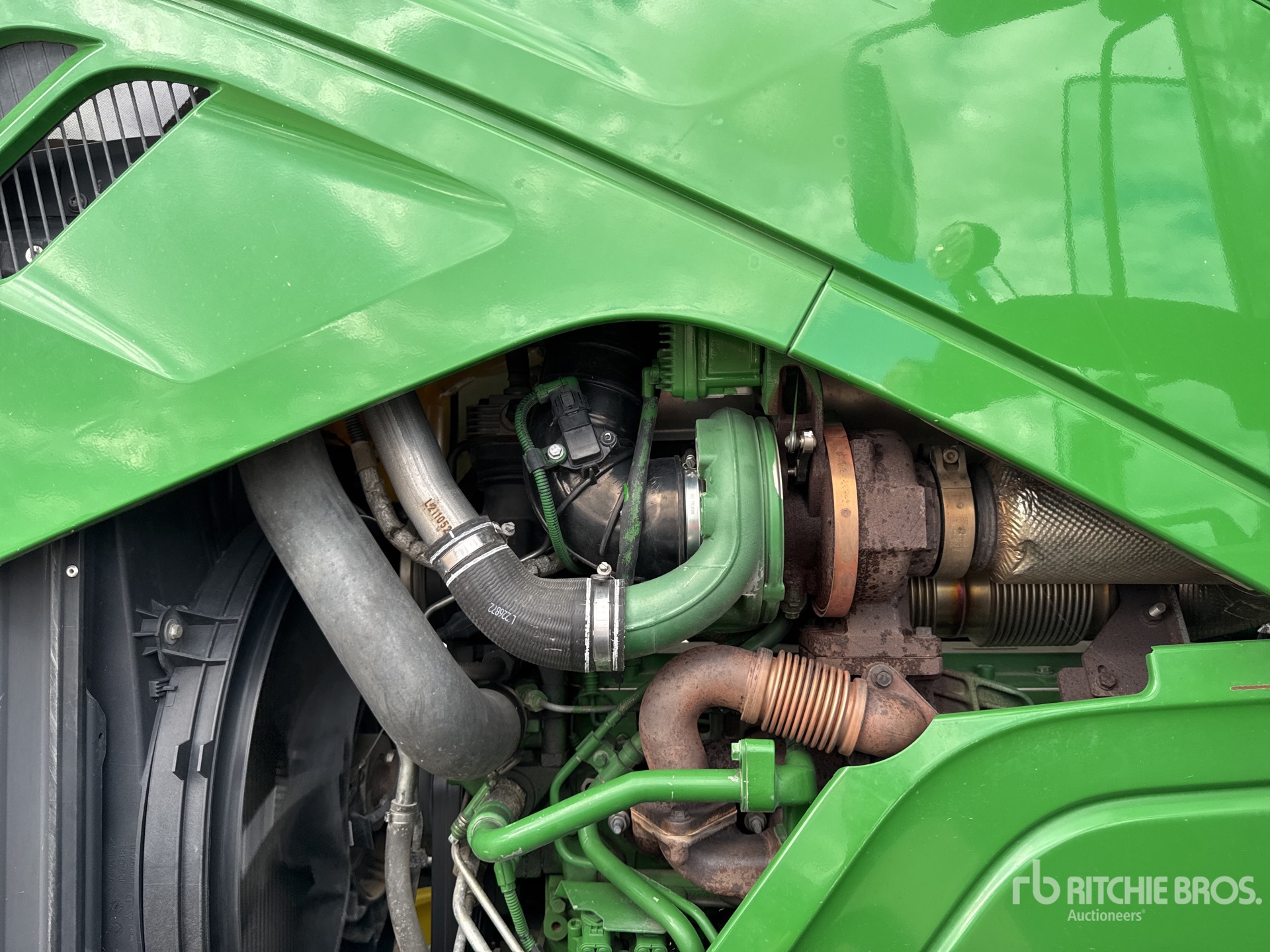 2018 John Deere 6215R