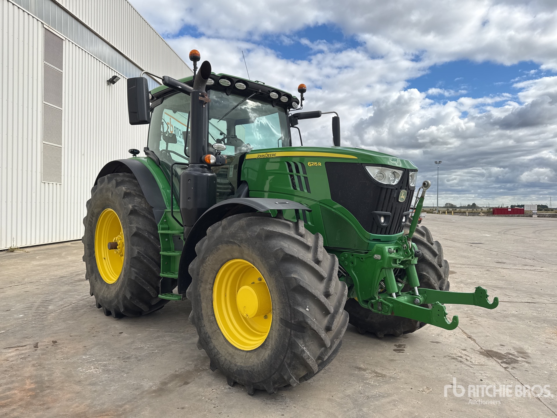 2018 John Deere 6215R