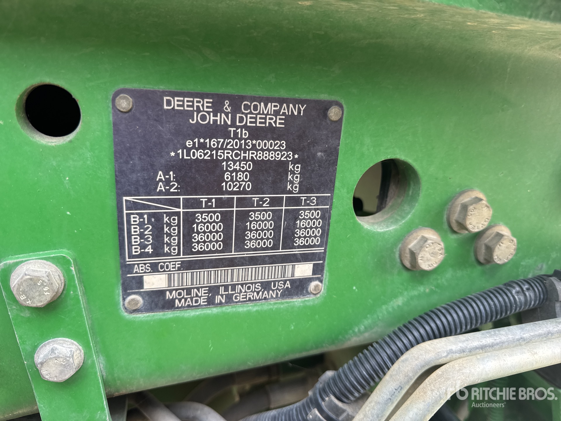 2018 John Deere 6215R