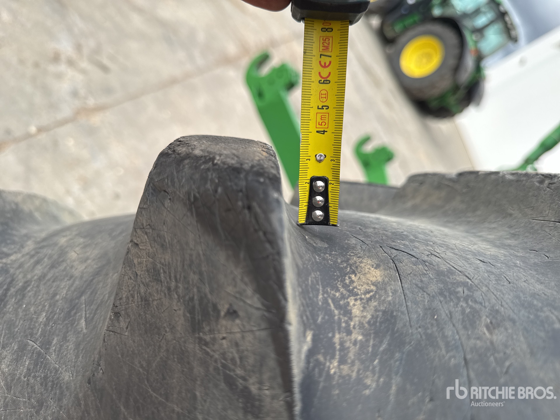 2018 John Deere 6215R
