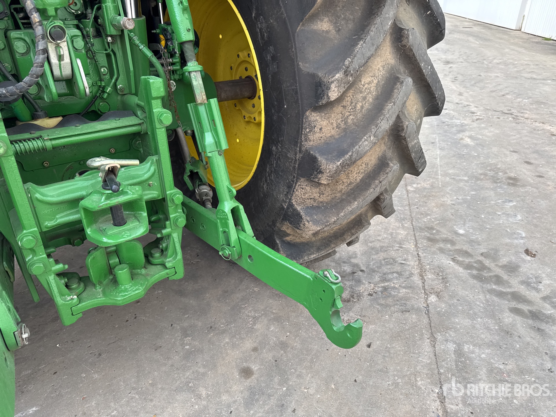2018 John Deere 6215R