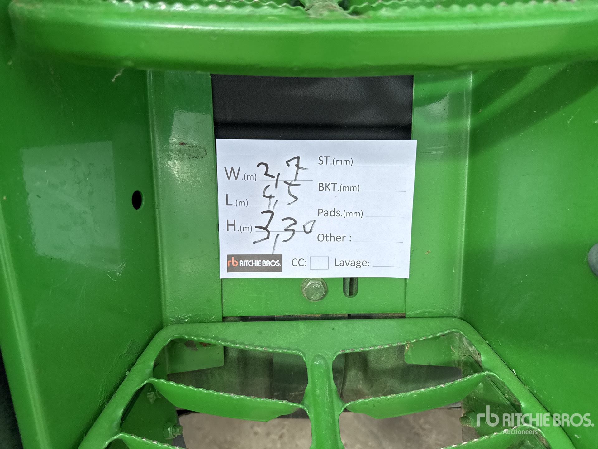 2018 John Deere 6215R