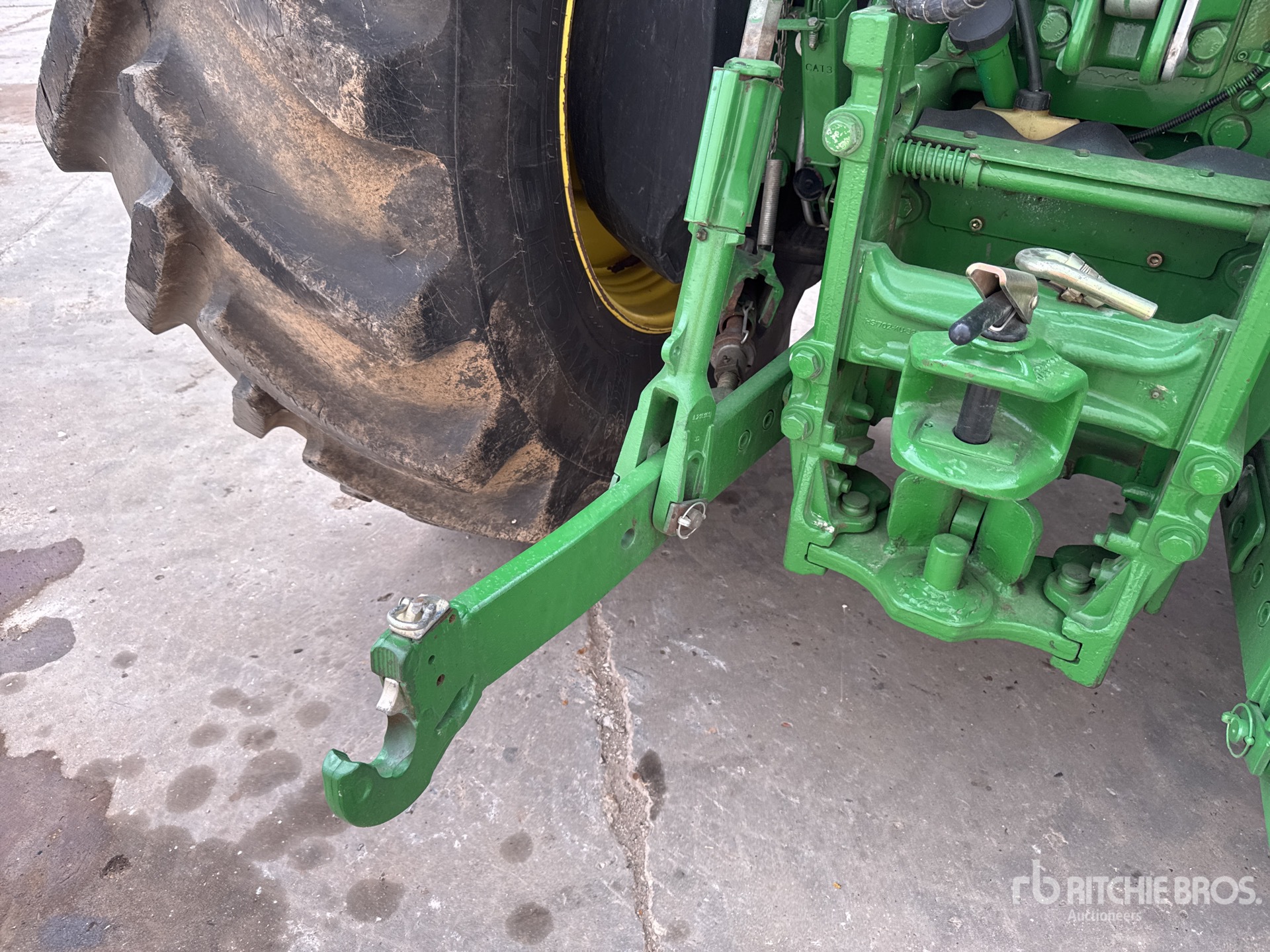 2018 John Deere 6215R