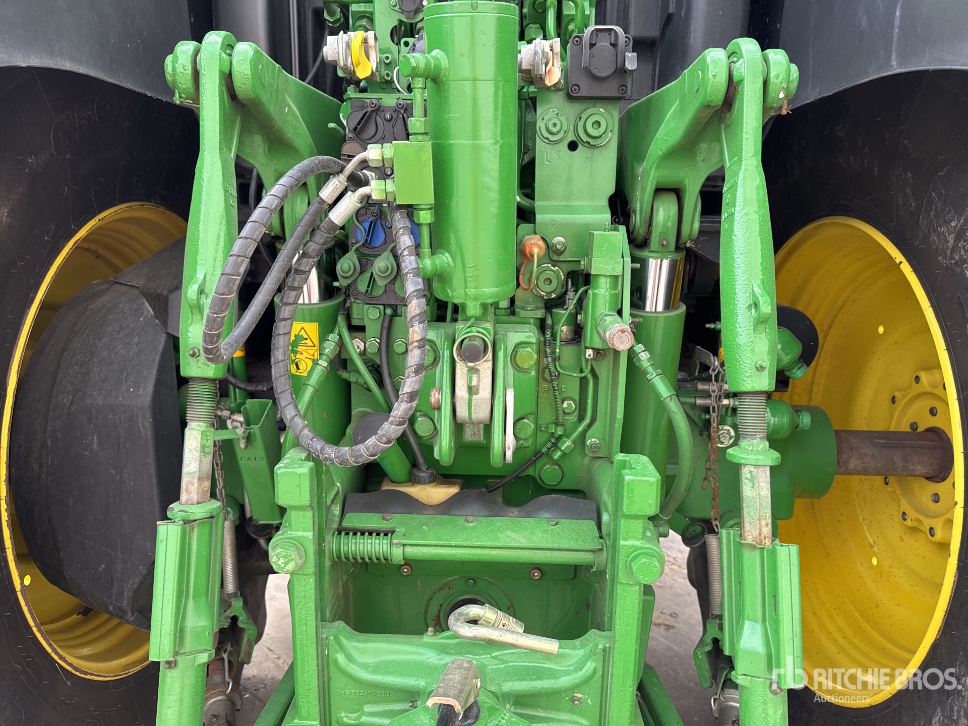 2018 John Deere 6215R