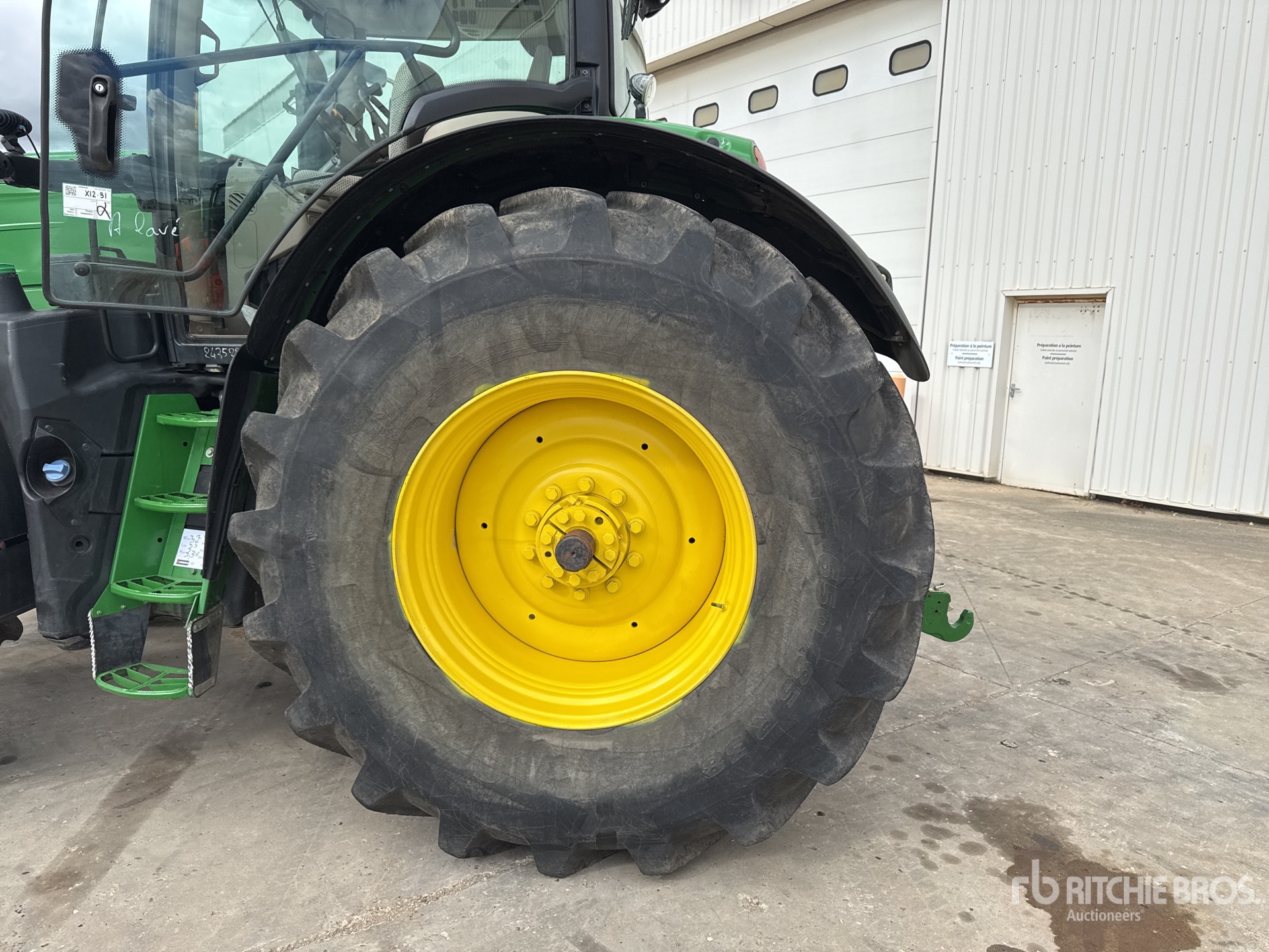 2018 John Deere 6215R
