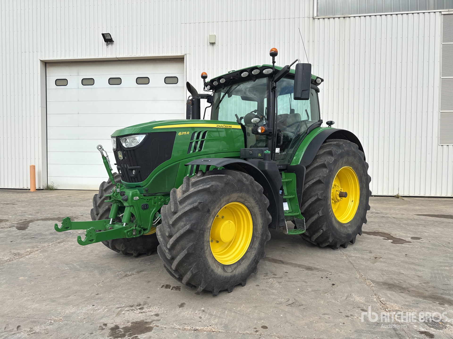 2018 John Deere 6215R