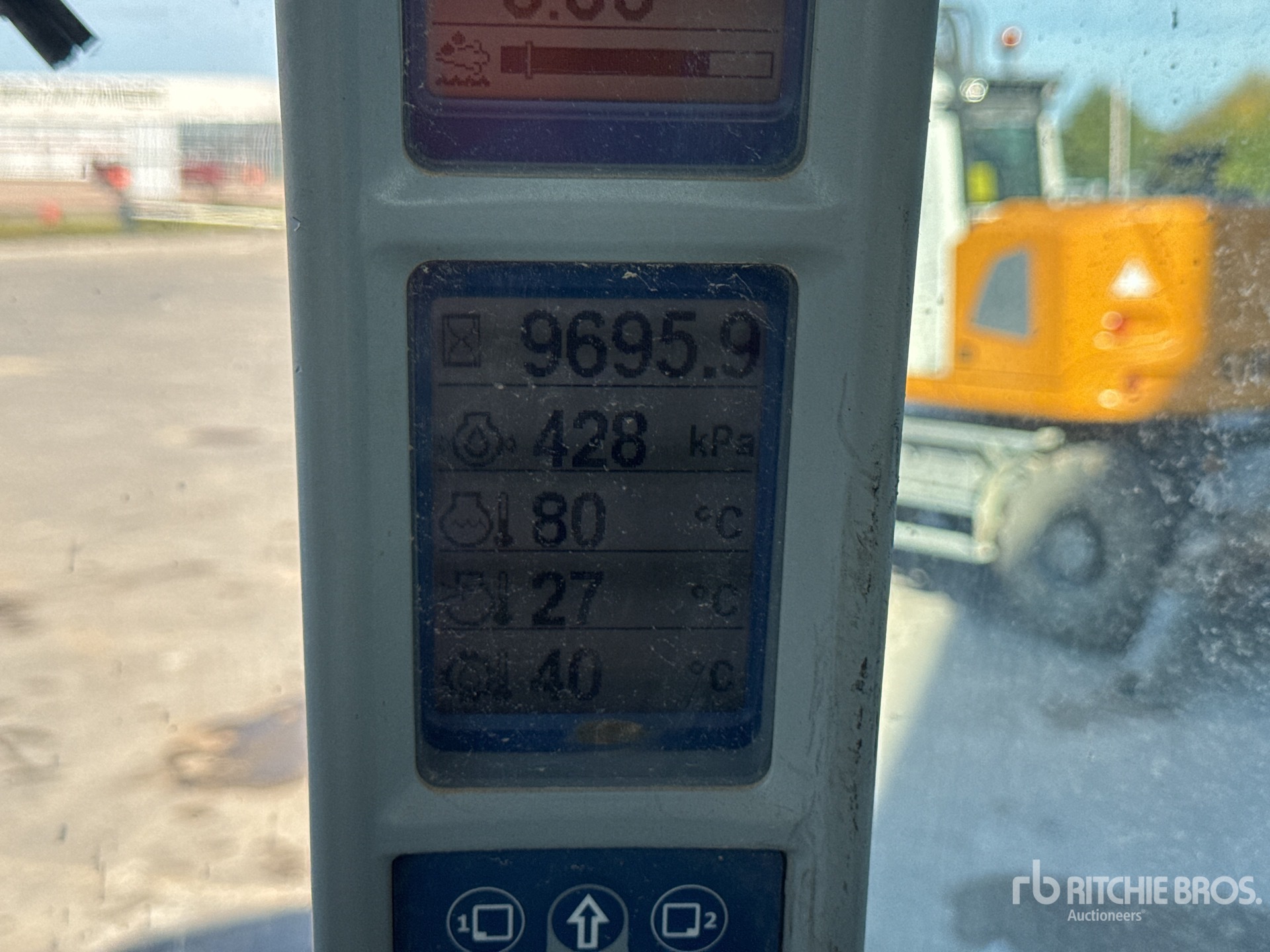 2012 New Holland T8.330