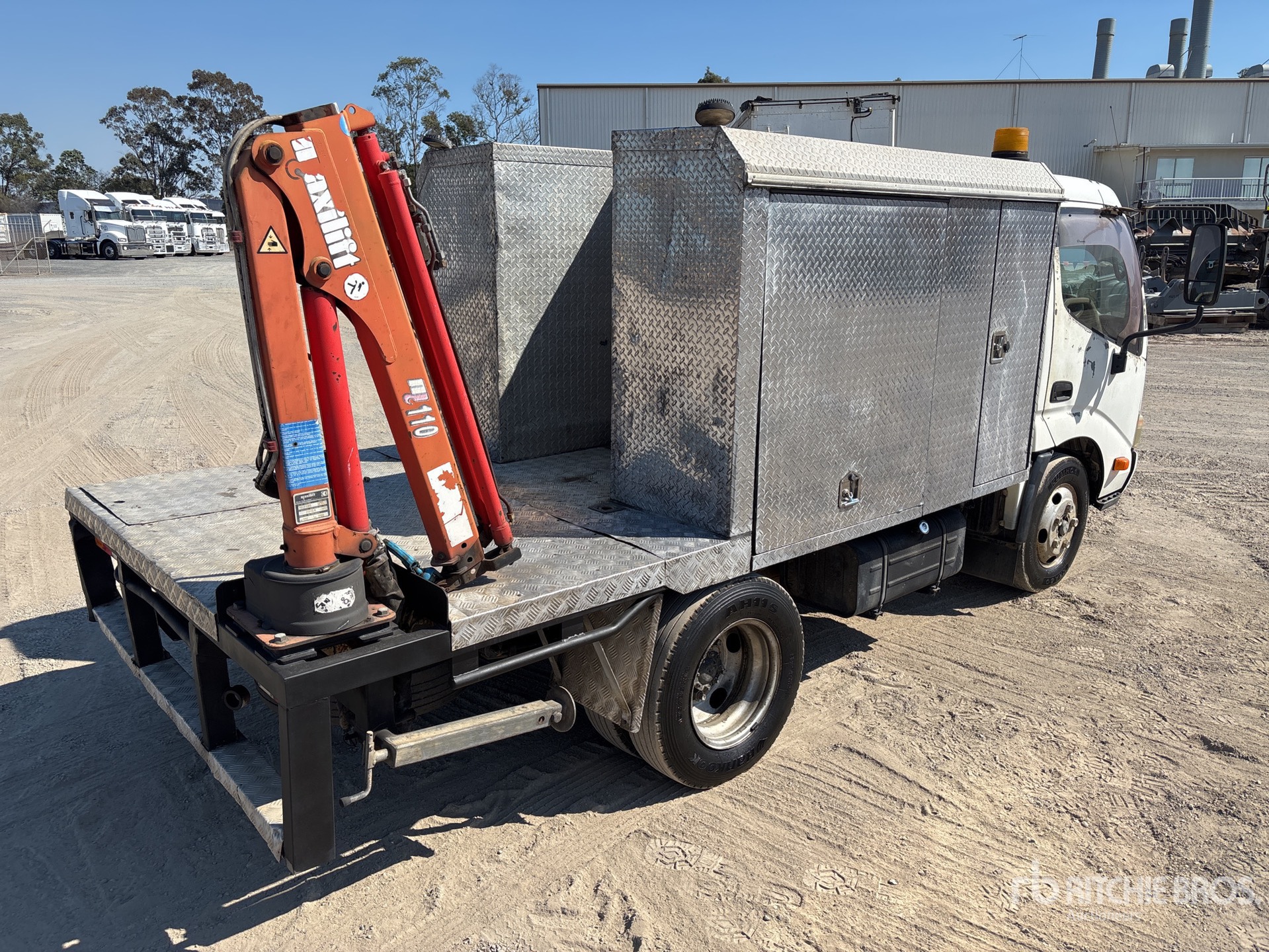 2008 Hino 300