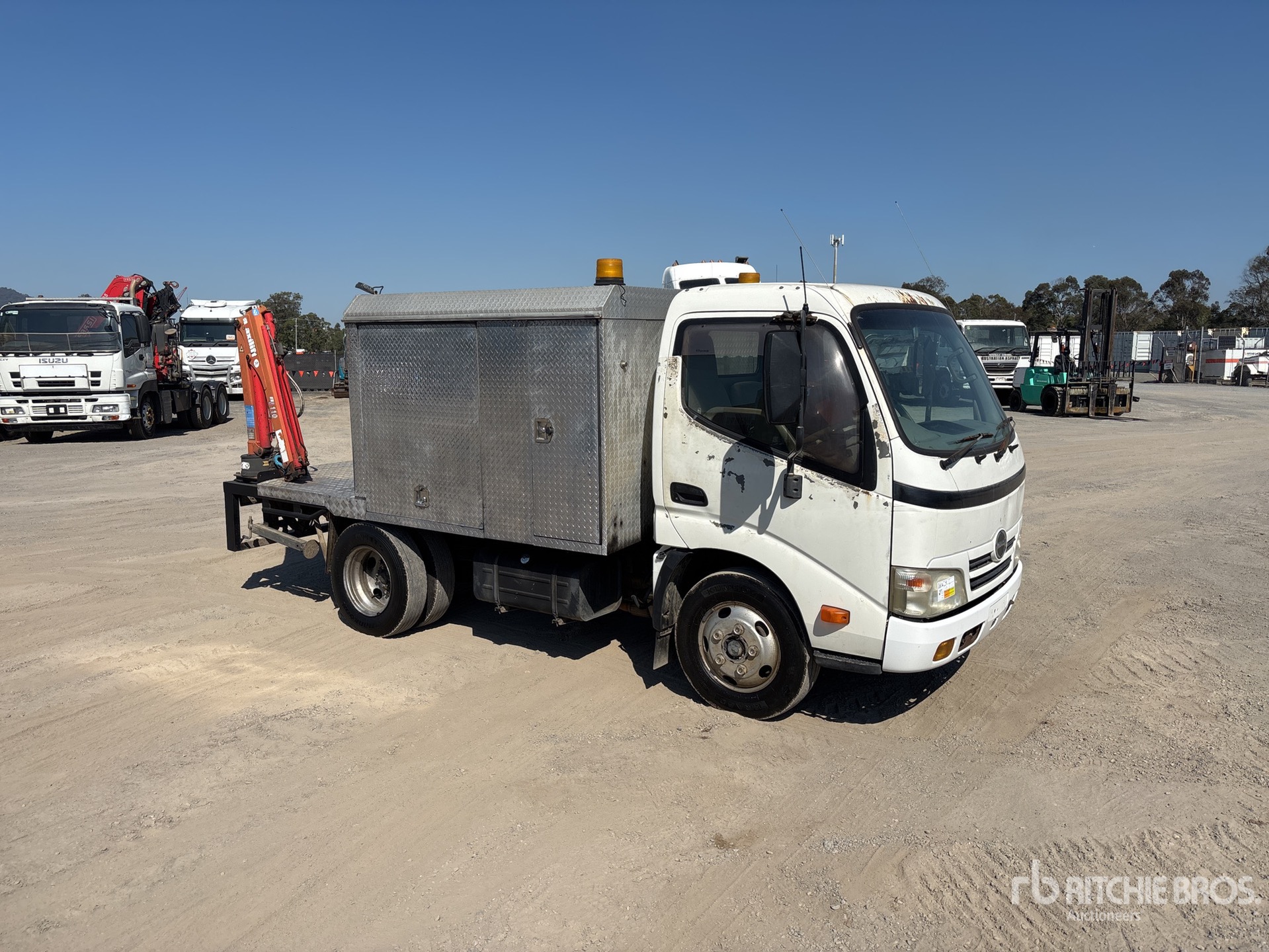 2008 Hino 300