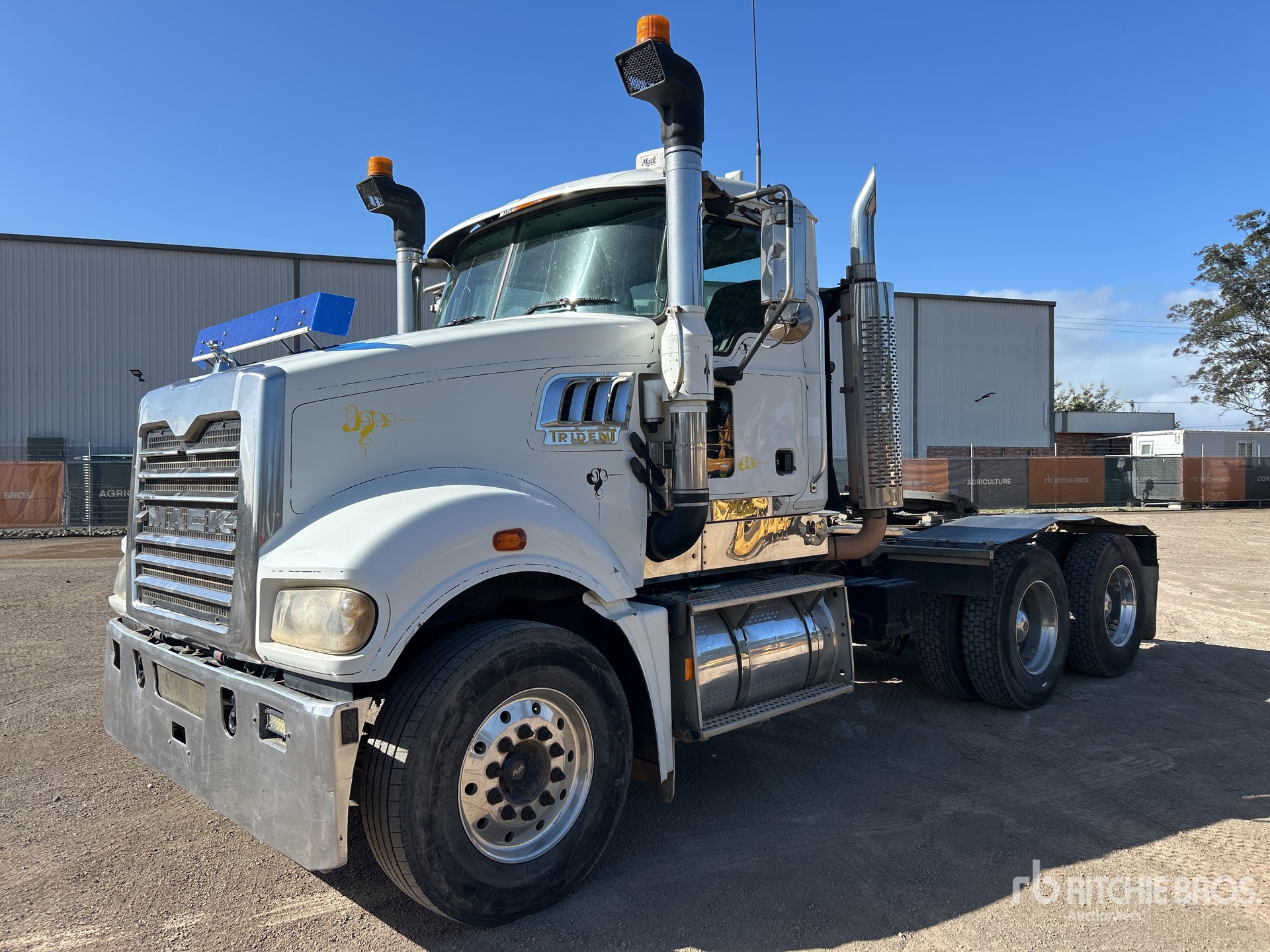 2010 Mack TRIDENT
