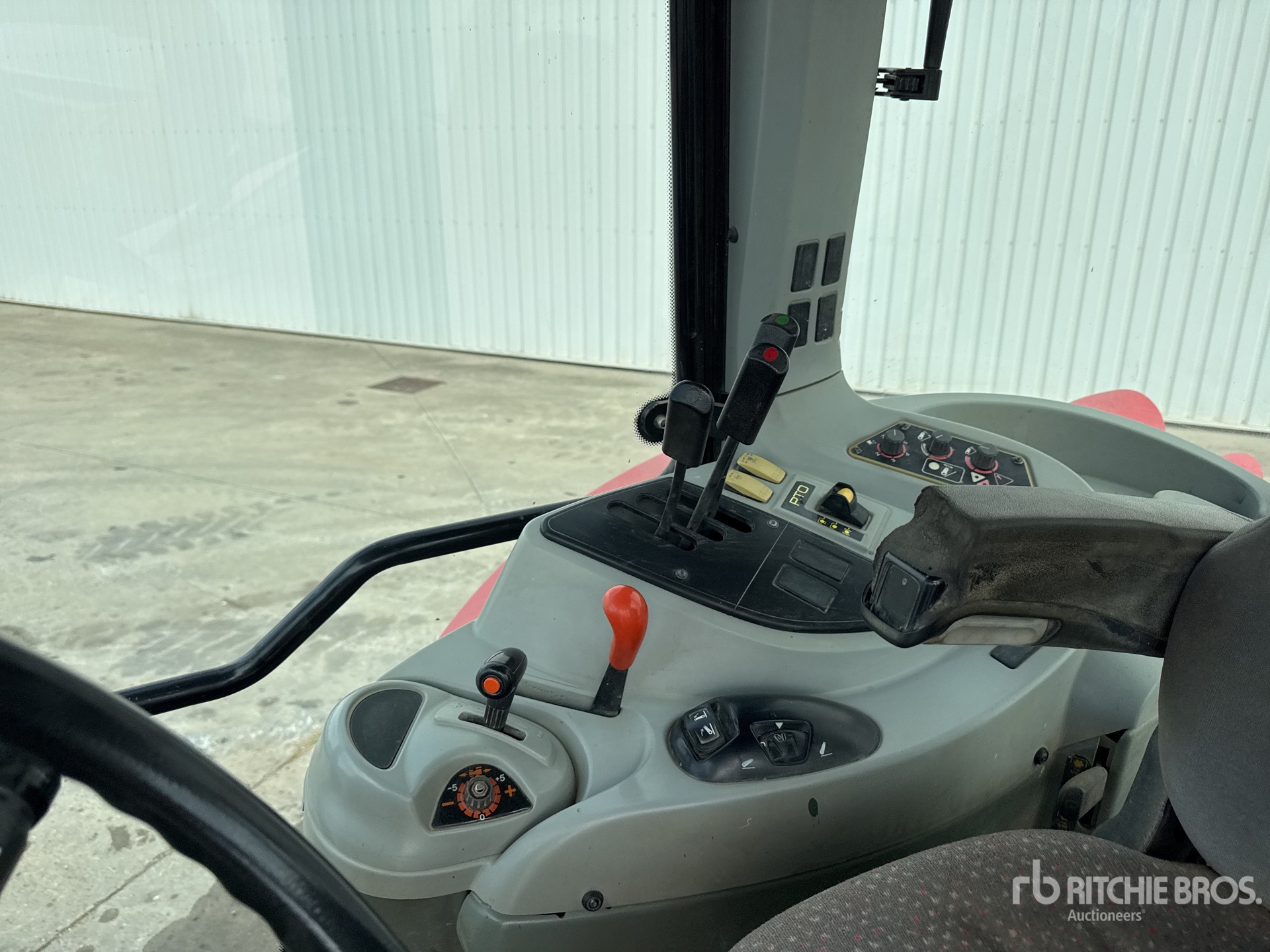 2008 Massey Ferguson 5465 DYNA-4