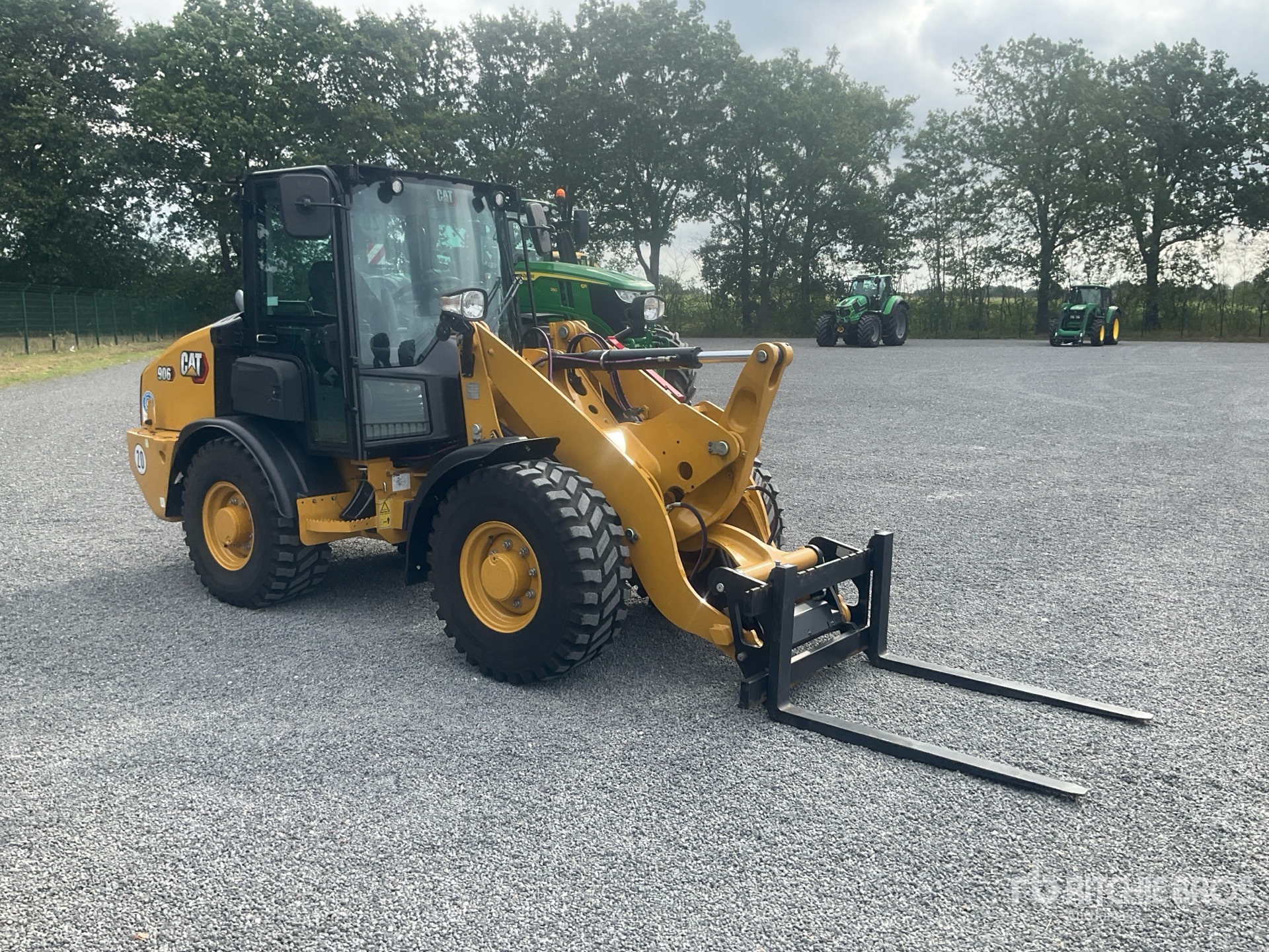 2023 Caterpillar 906