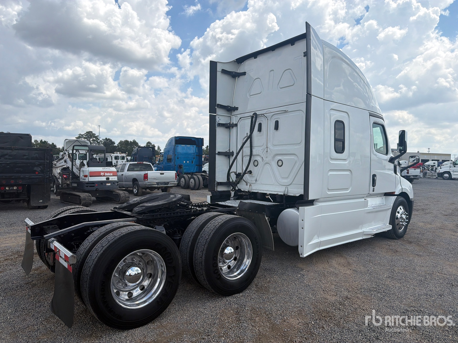 2020 Freightliner CASCADIA 116