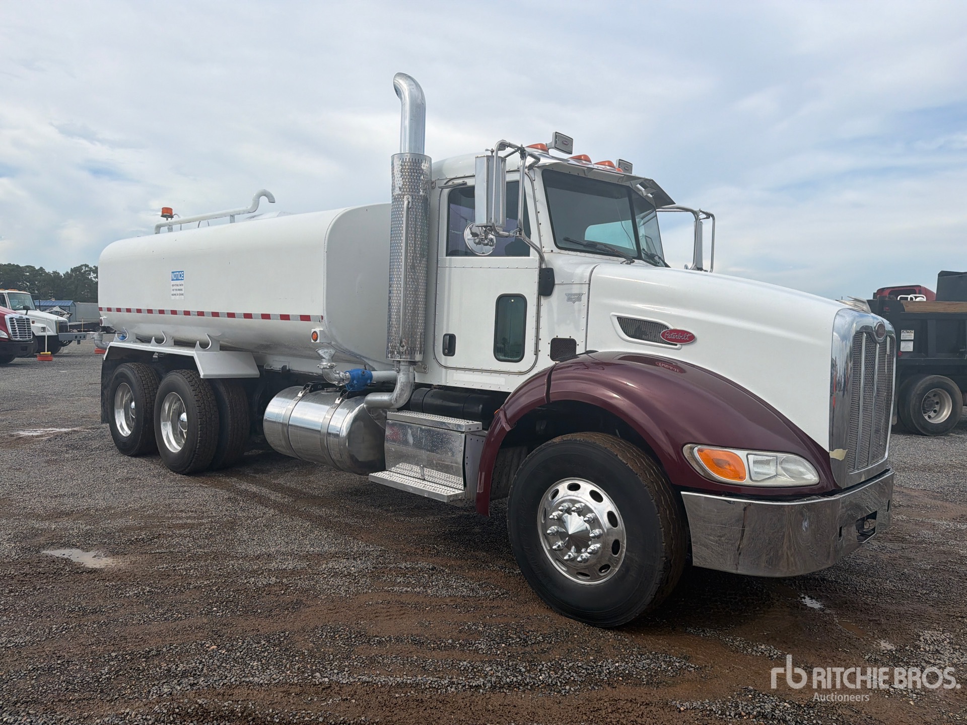 2011 Peterbilt 384