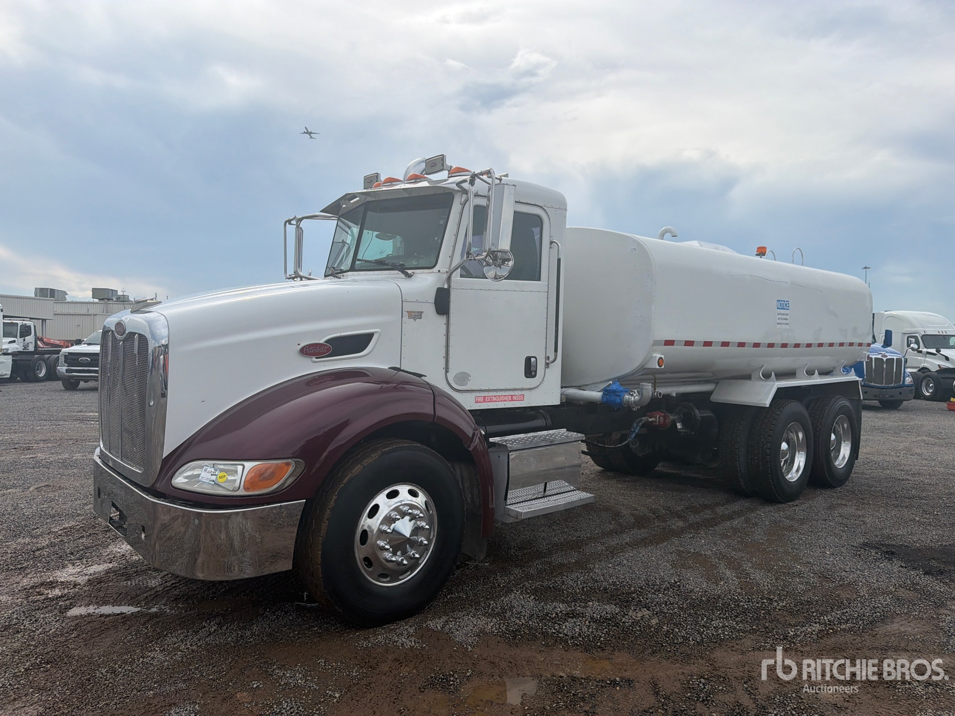 Photo of 2011 Peterbilt 384