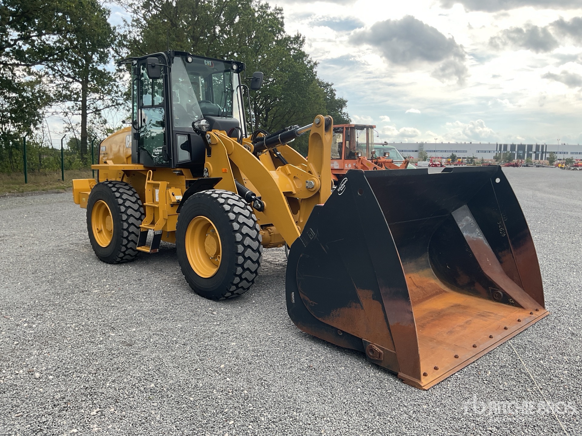 2022 Caterpillar 910