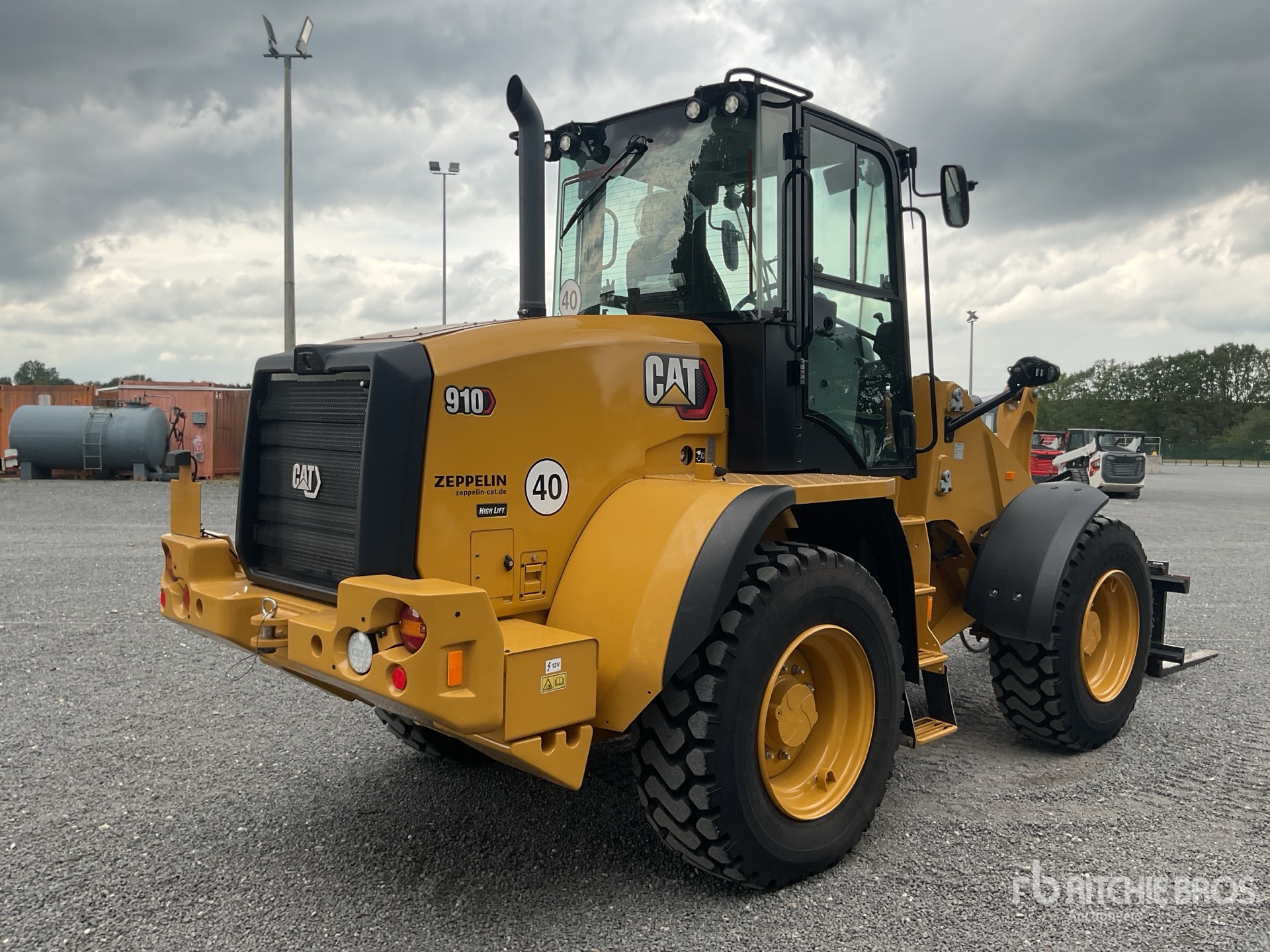 2023 Caterpillar 910