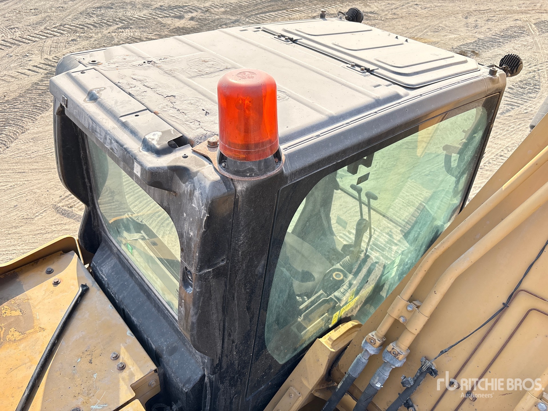 2019 Caterpillar 330