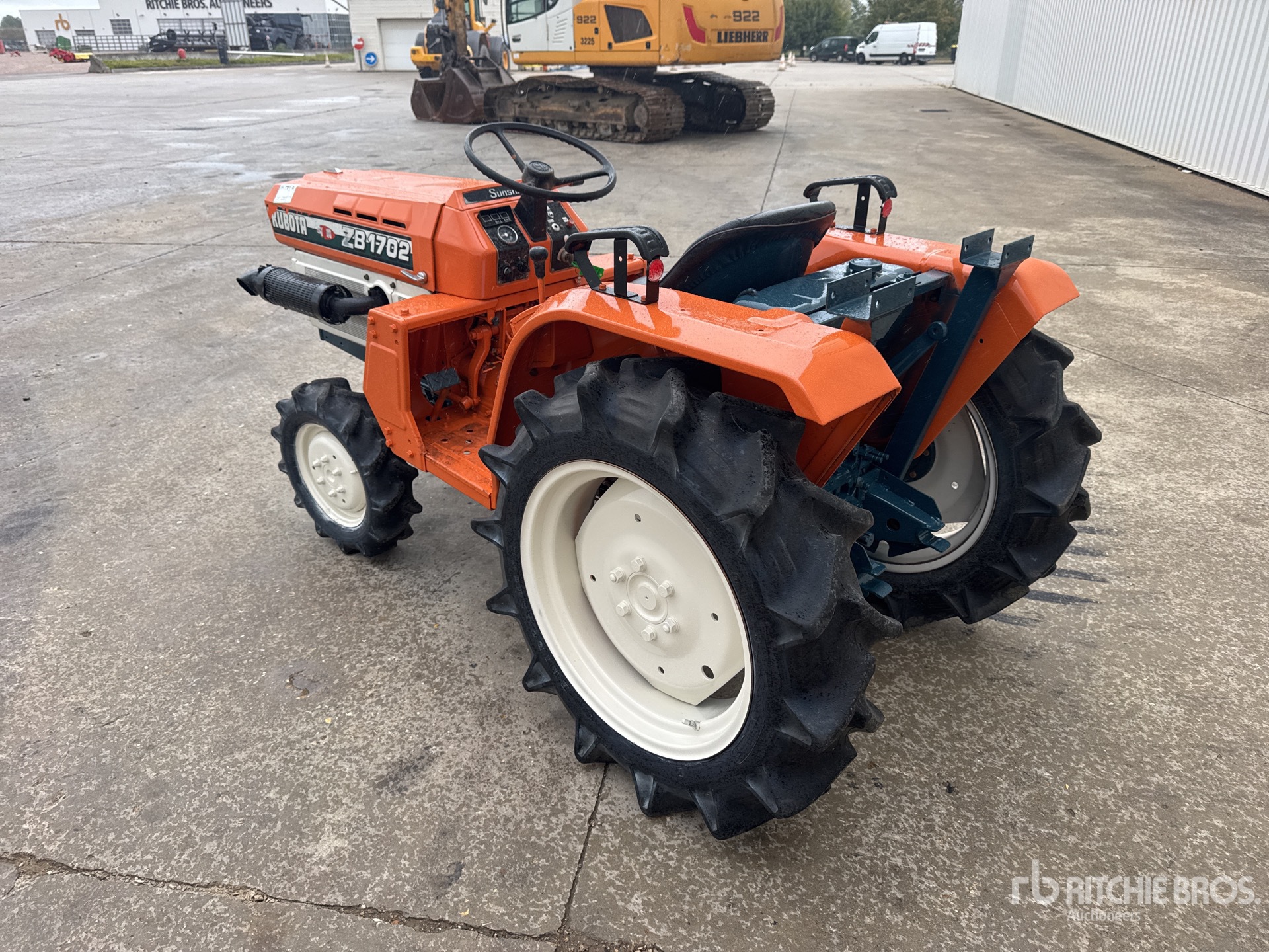 Kubota B1702