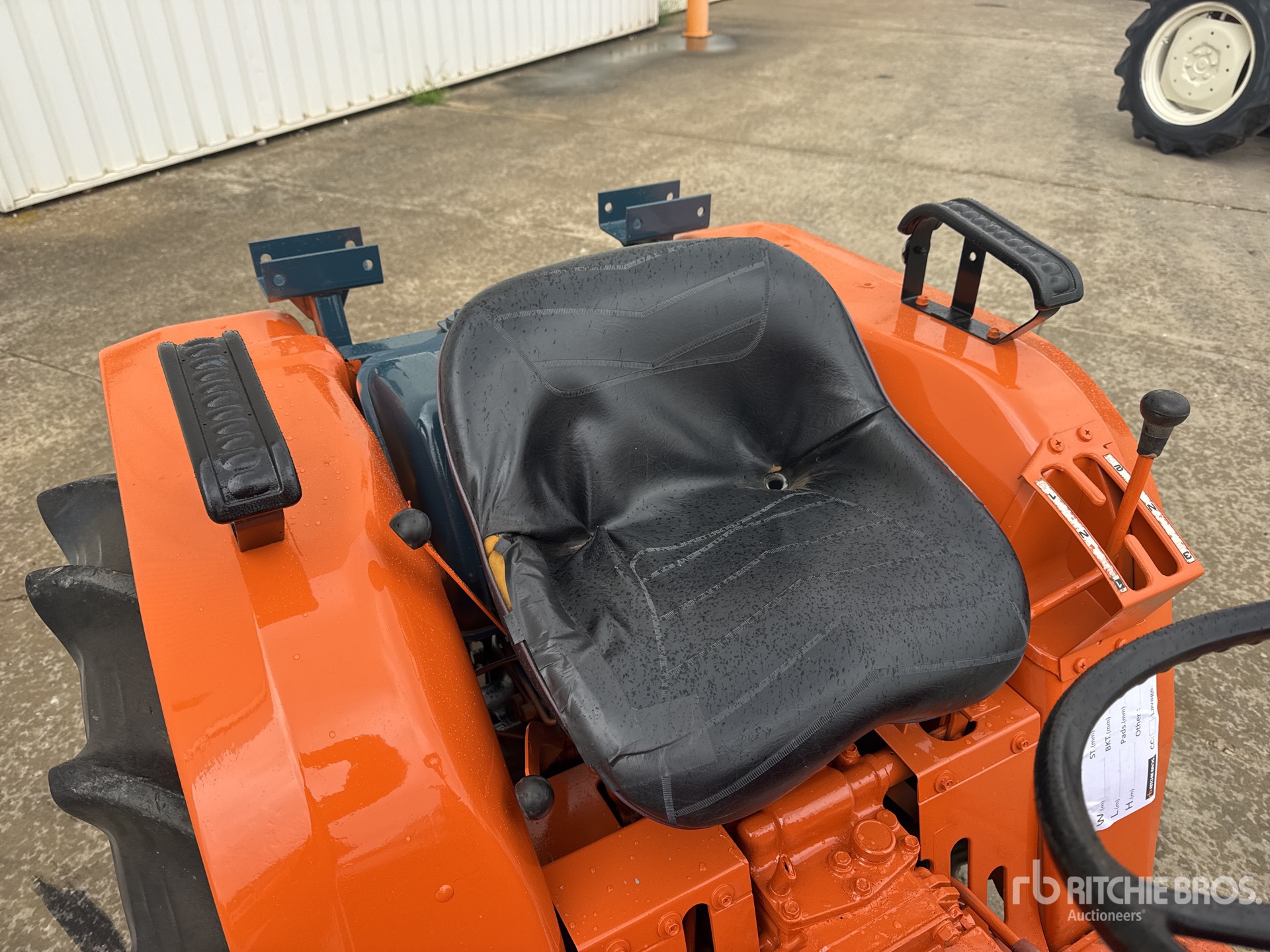Kubota B1702