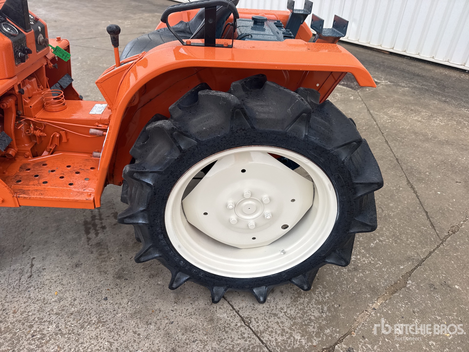 Kubota B1702