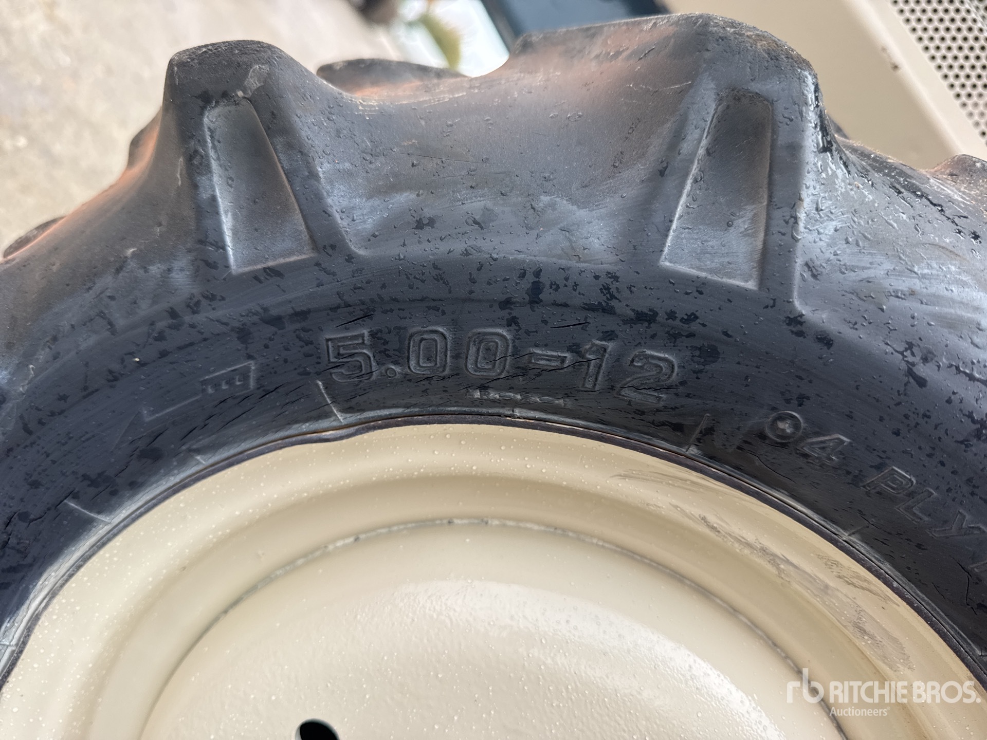 Kubota B1702