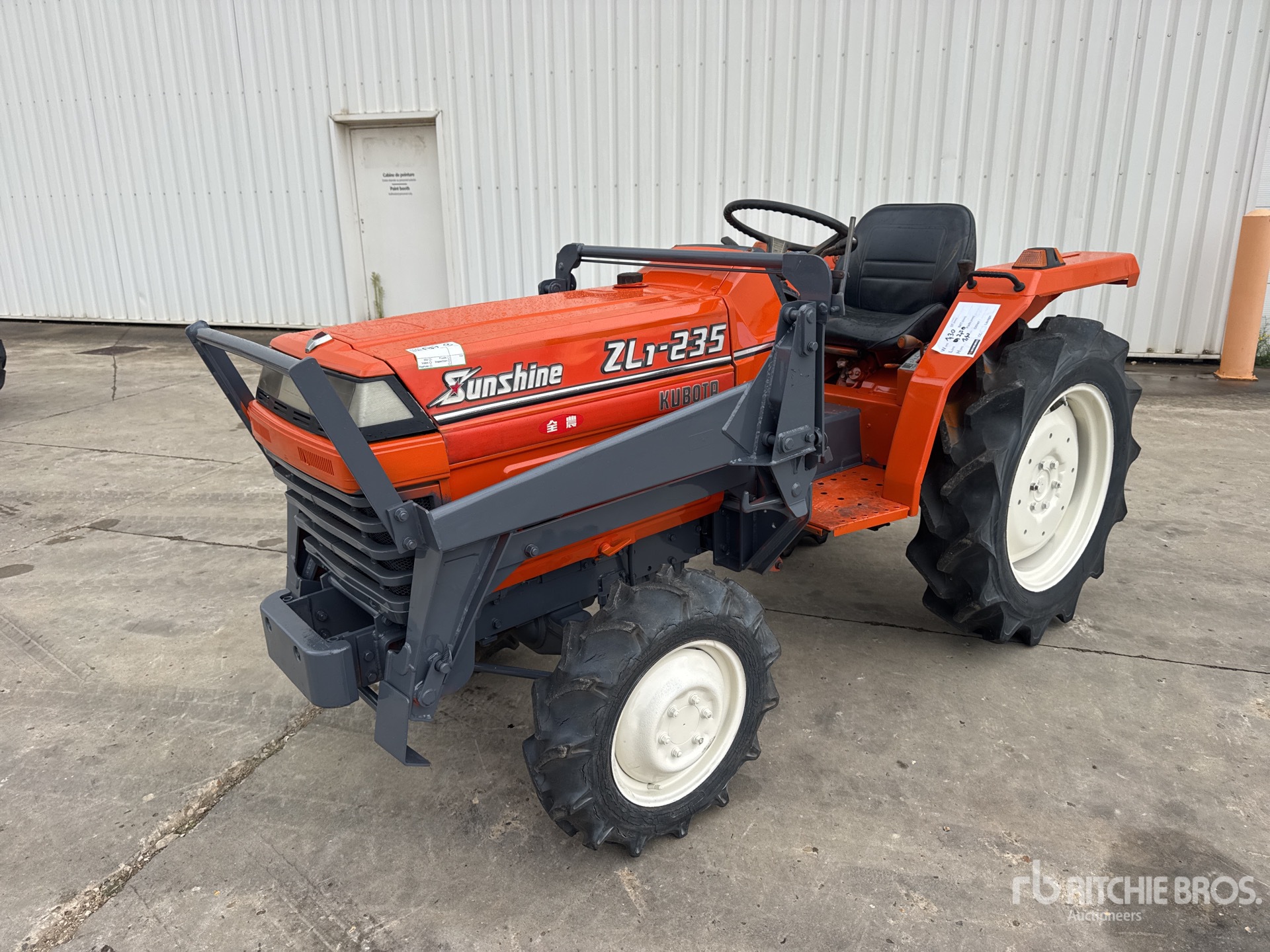 Photo of Kubota L1-235DT
