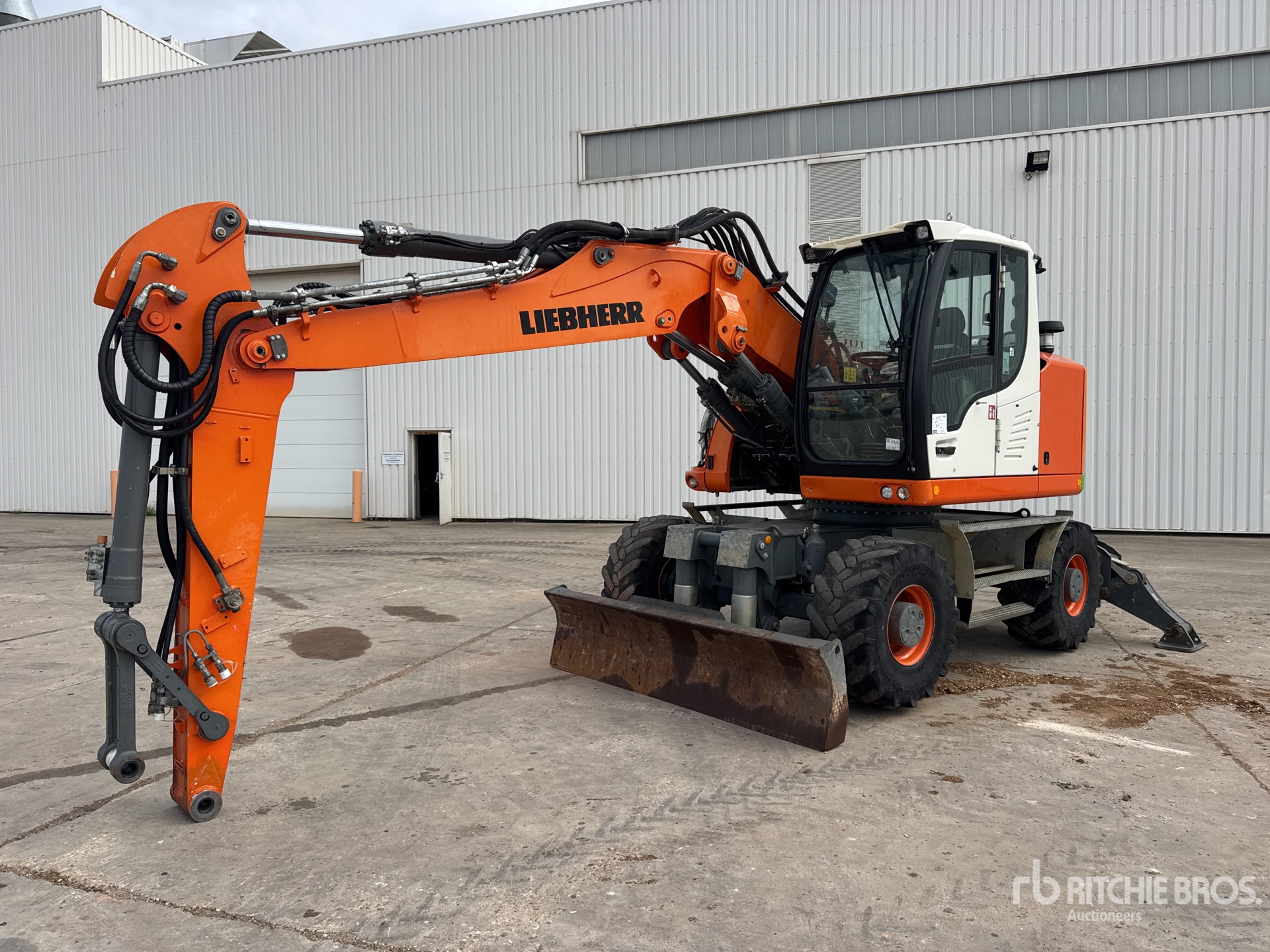 Photo of 2021 Liebherr A914 COMPACT LI