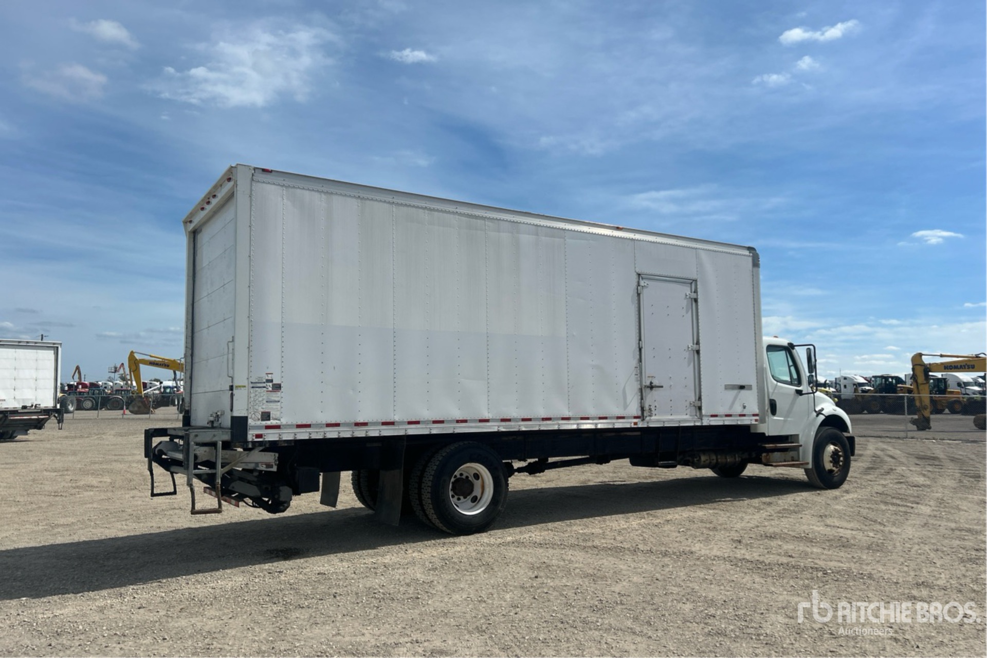 2018 Freightliner M2106