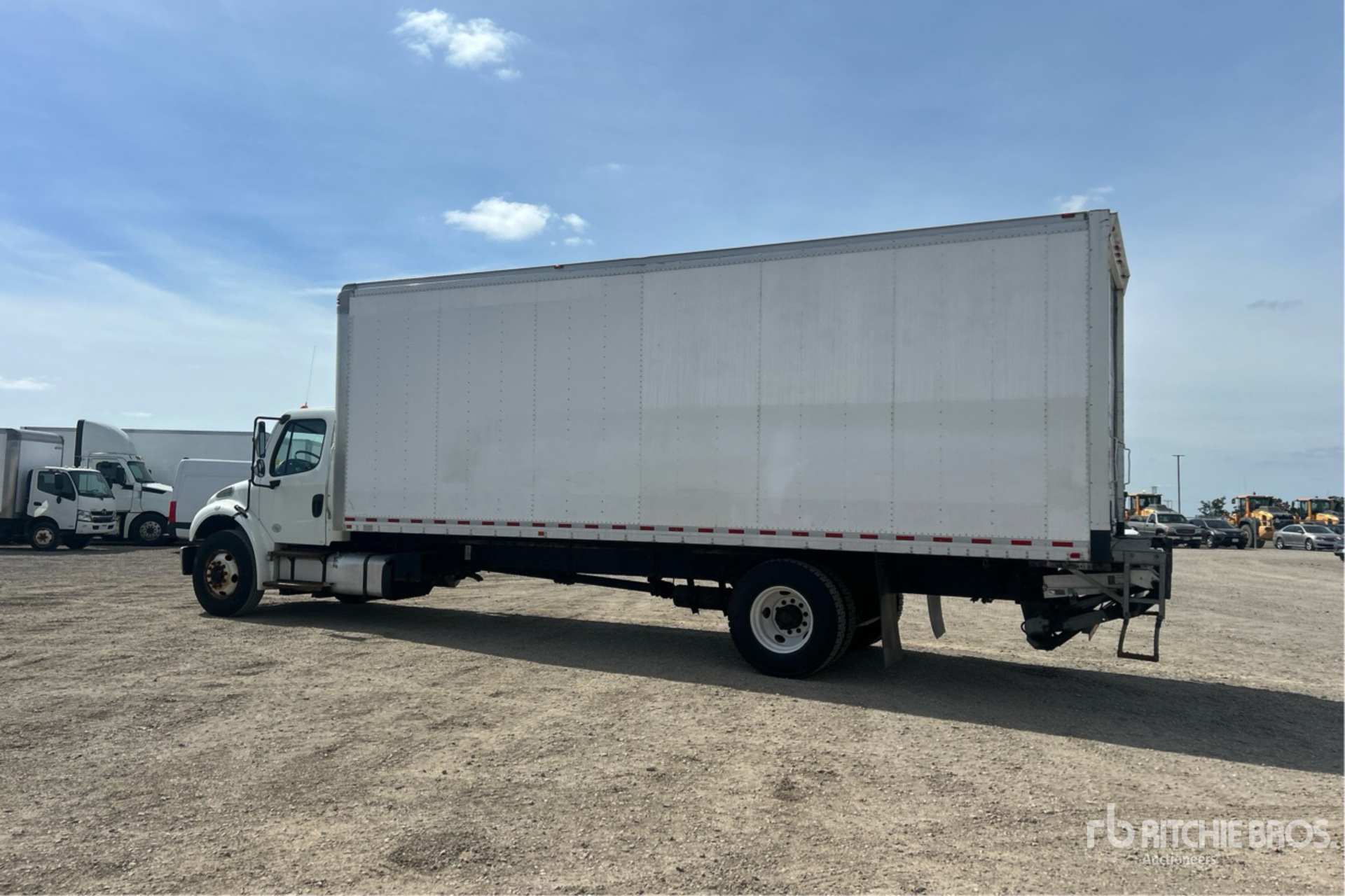 2018 Freightliner M2106