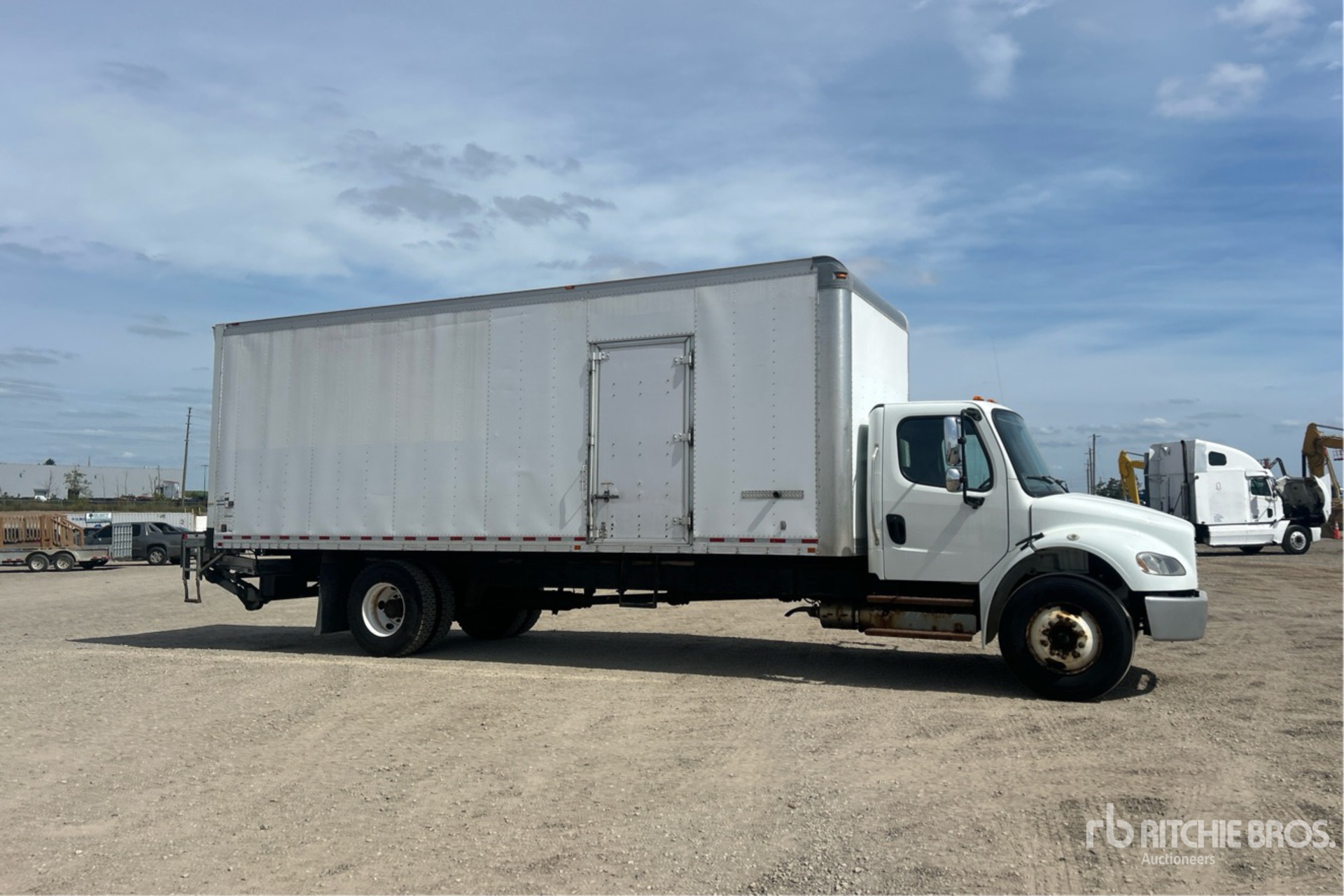 2018 Freightliner M2106