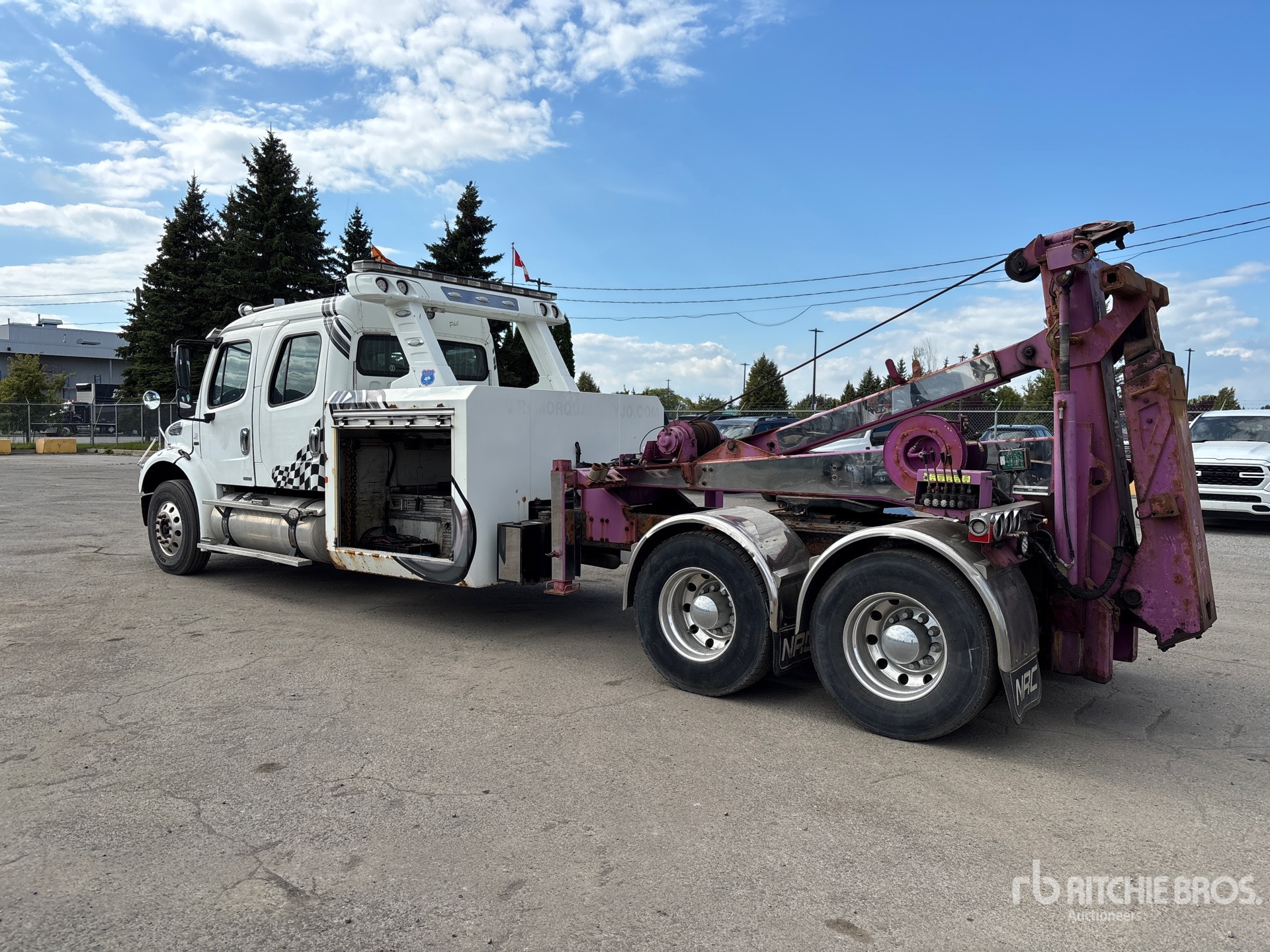 2005 Freightliner M2 112