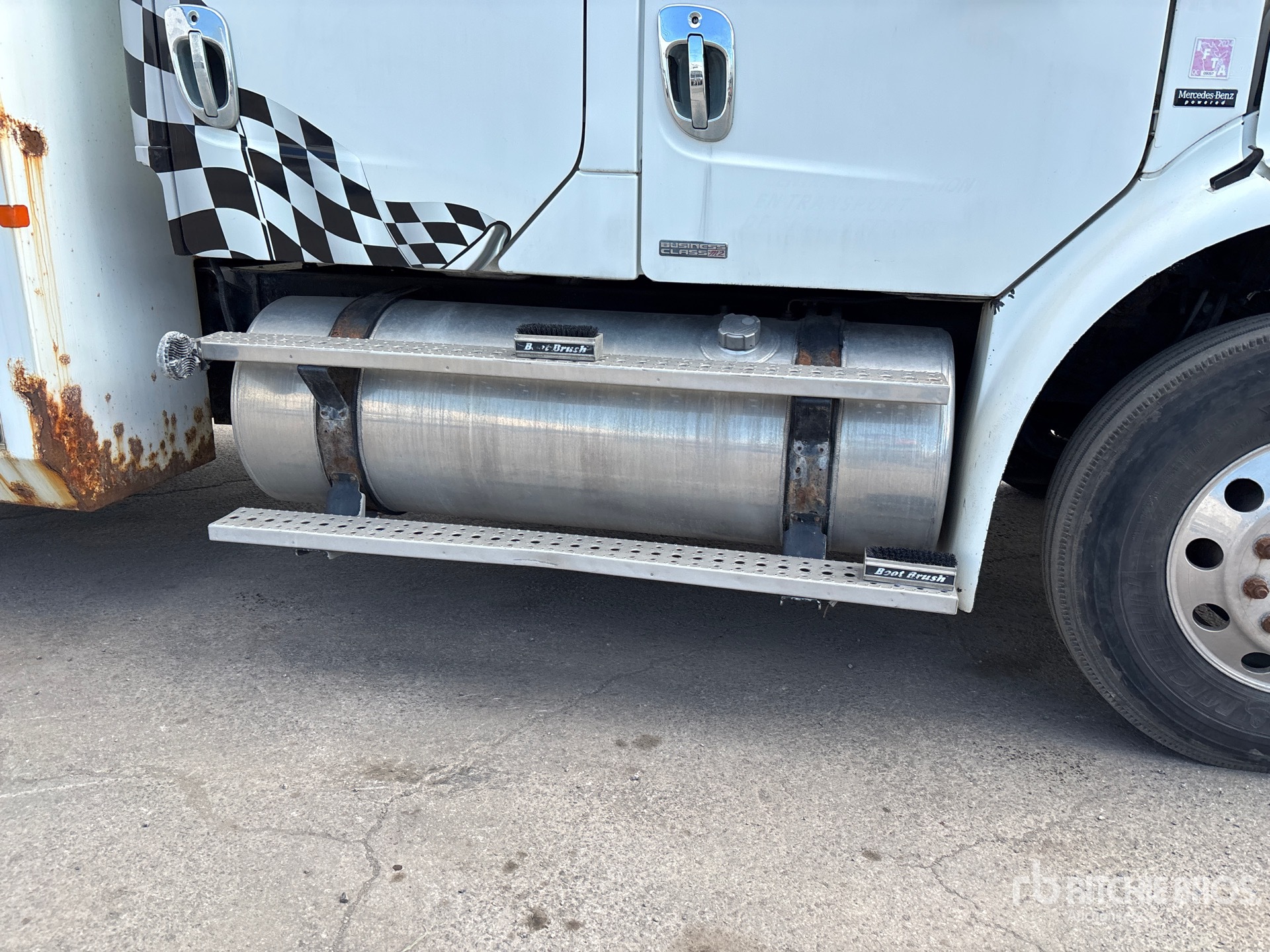 2005 Freightliner M2 112