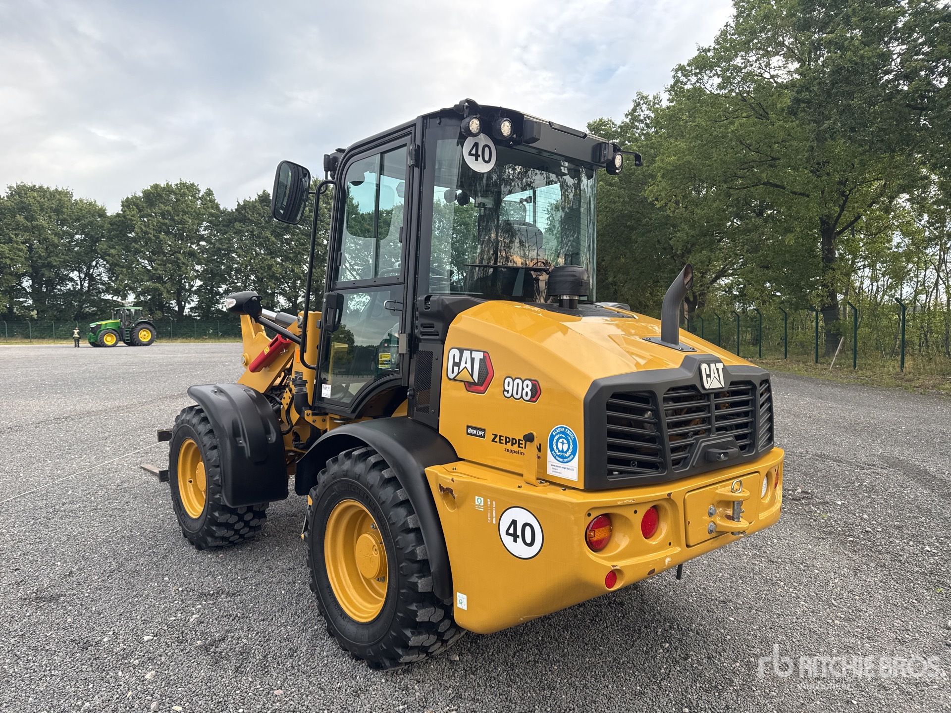 2023 Caterpillar 908