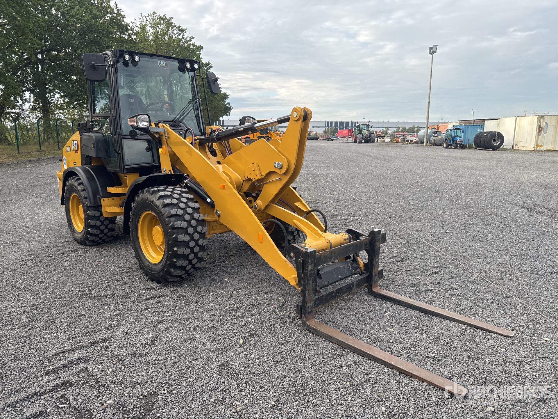 2023 Caterpillar 908