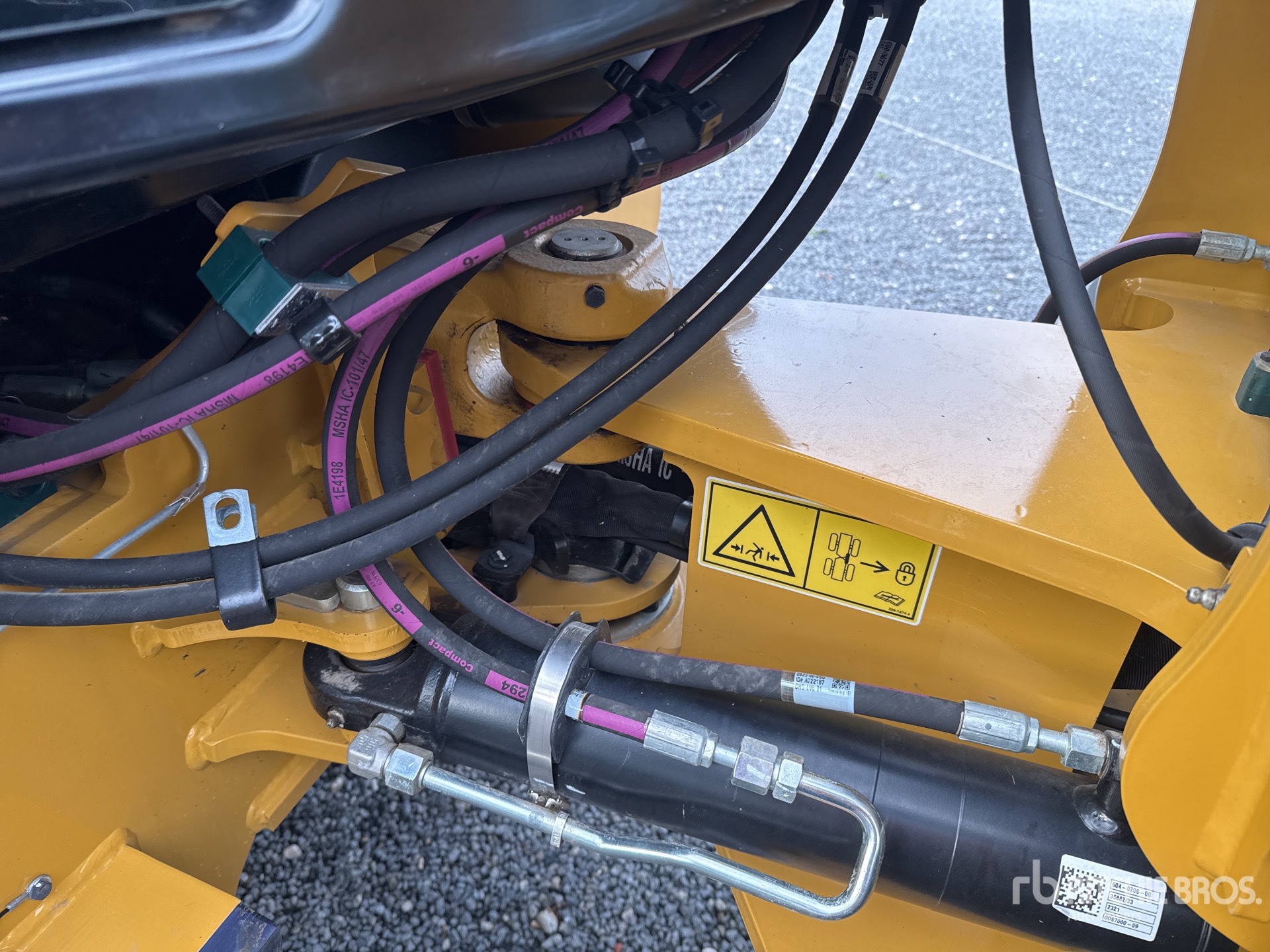 2023 Caterpillar 908