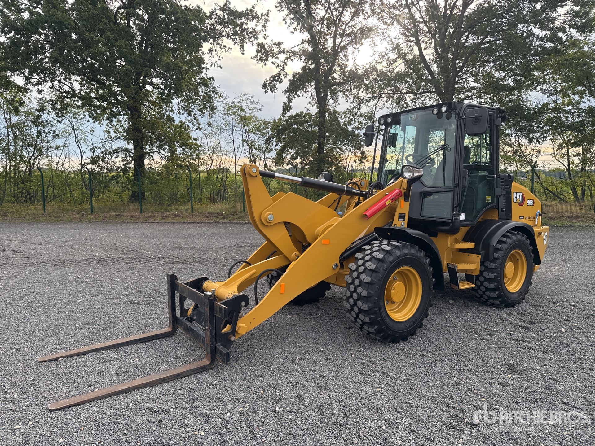 Photo of 2023 Caterpillar 908