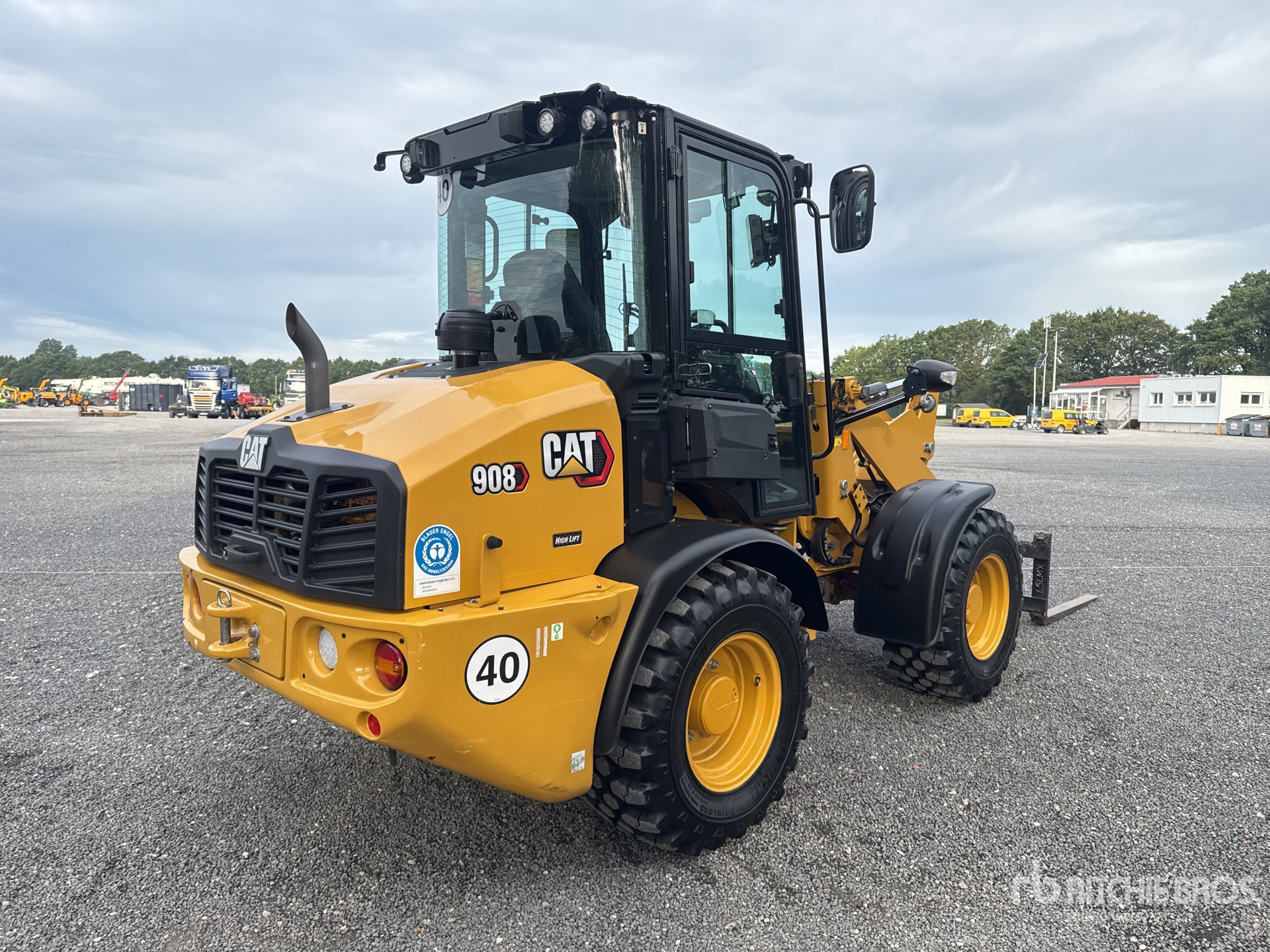 2023 Caterpillar 908