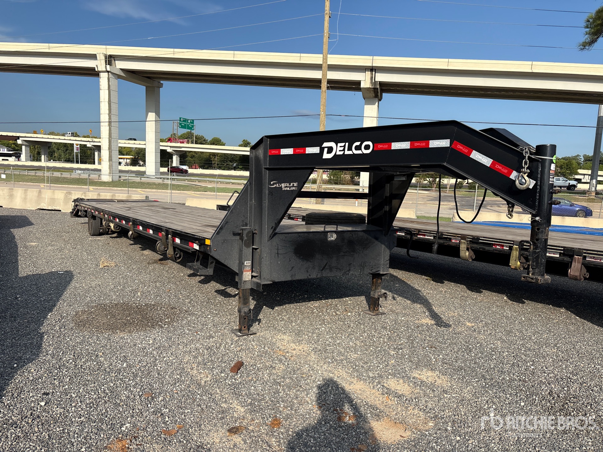 2026 Delco 40 ft T/A Gooseneck