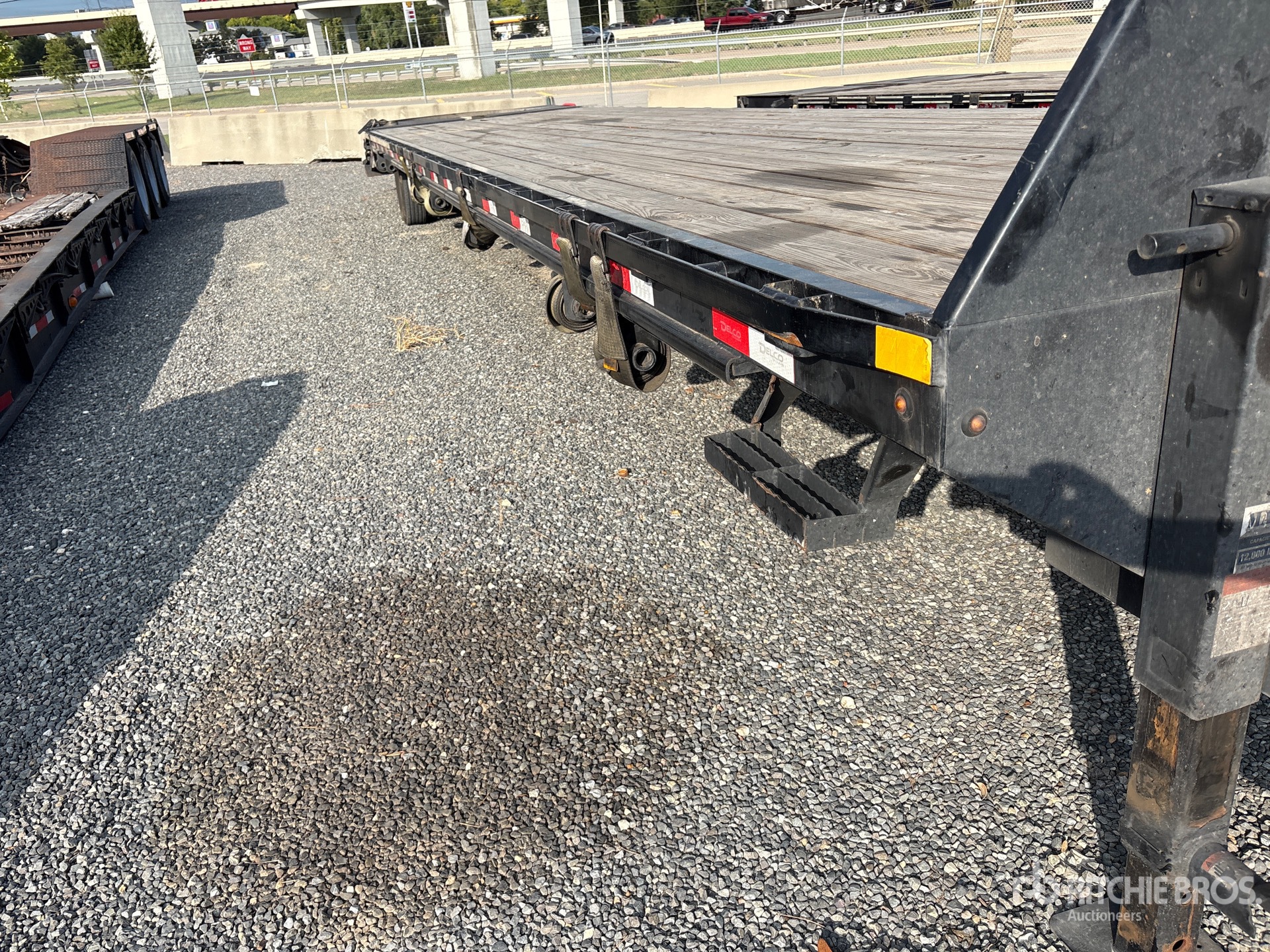 2026 Delco 40 ft T/A Gooseneck