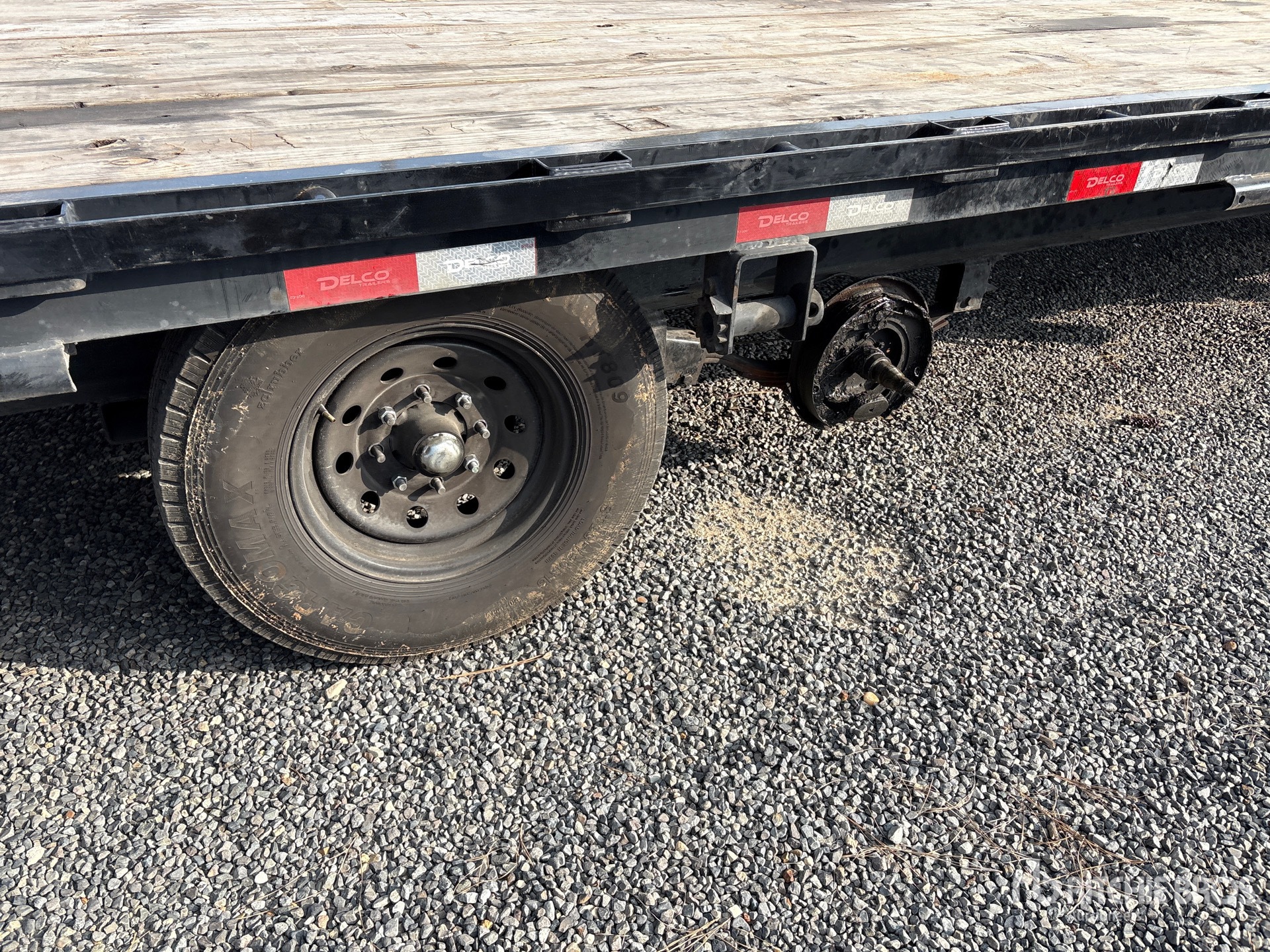 2026 Delco 40 ft T/A Gooseneck
