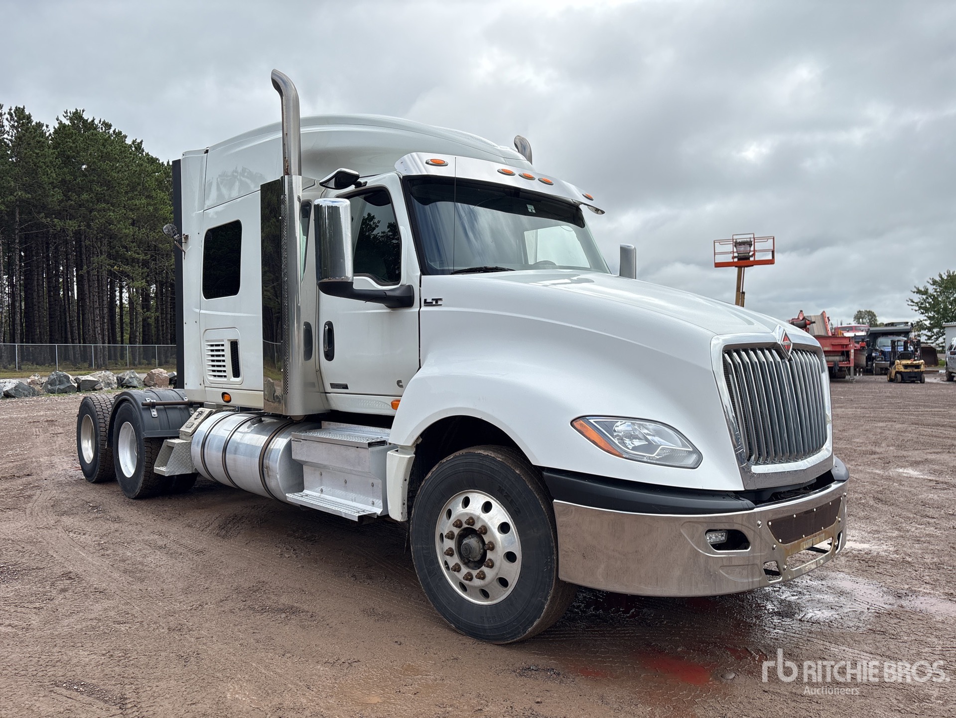 2020 International LT625